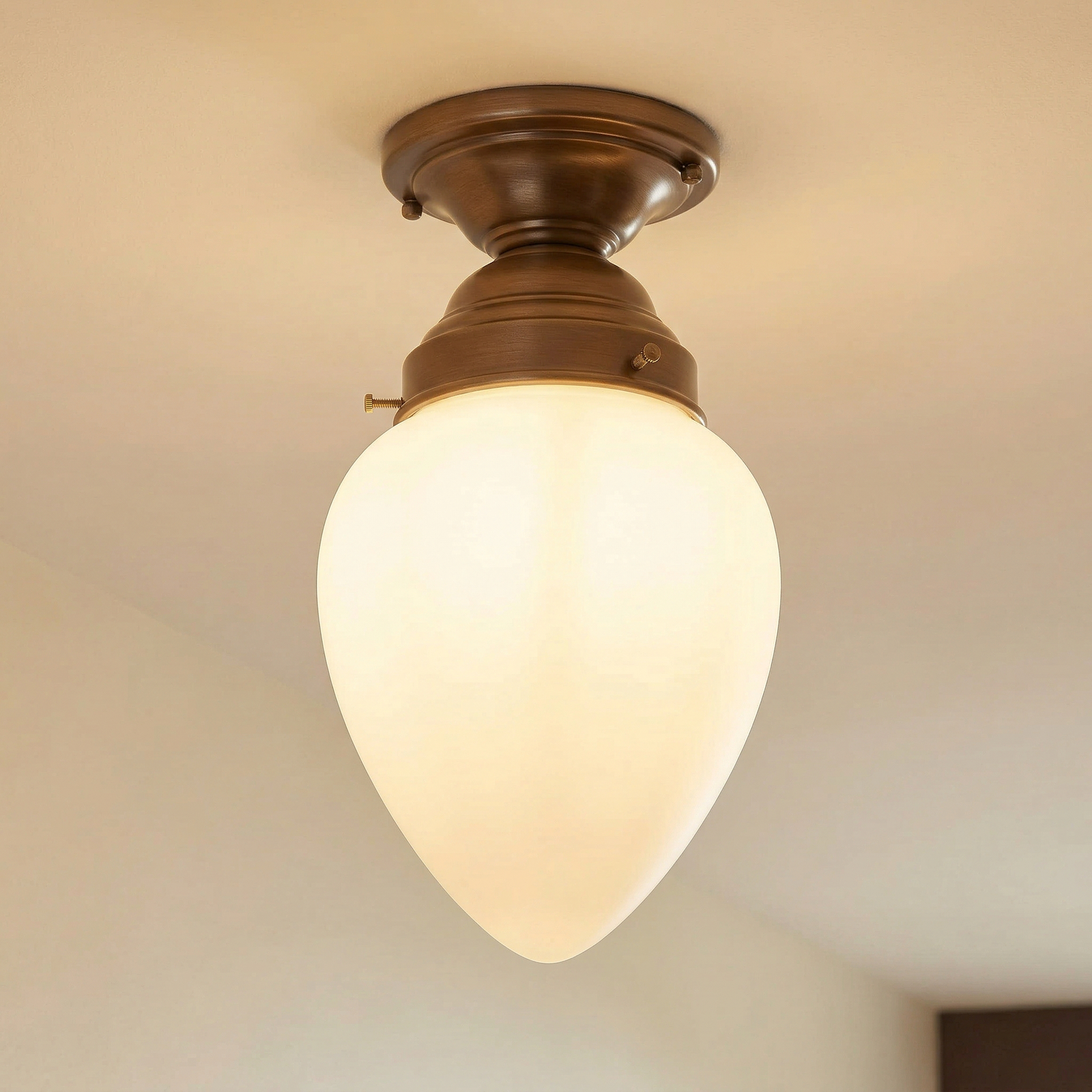 Bill - eine Deckenleuchte aus Berliner Messing