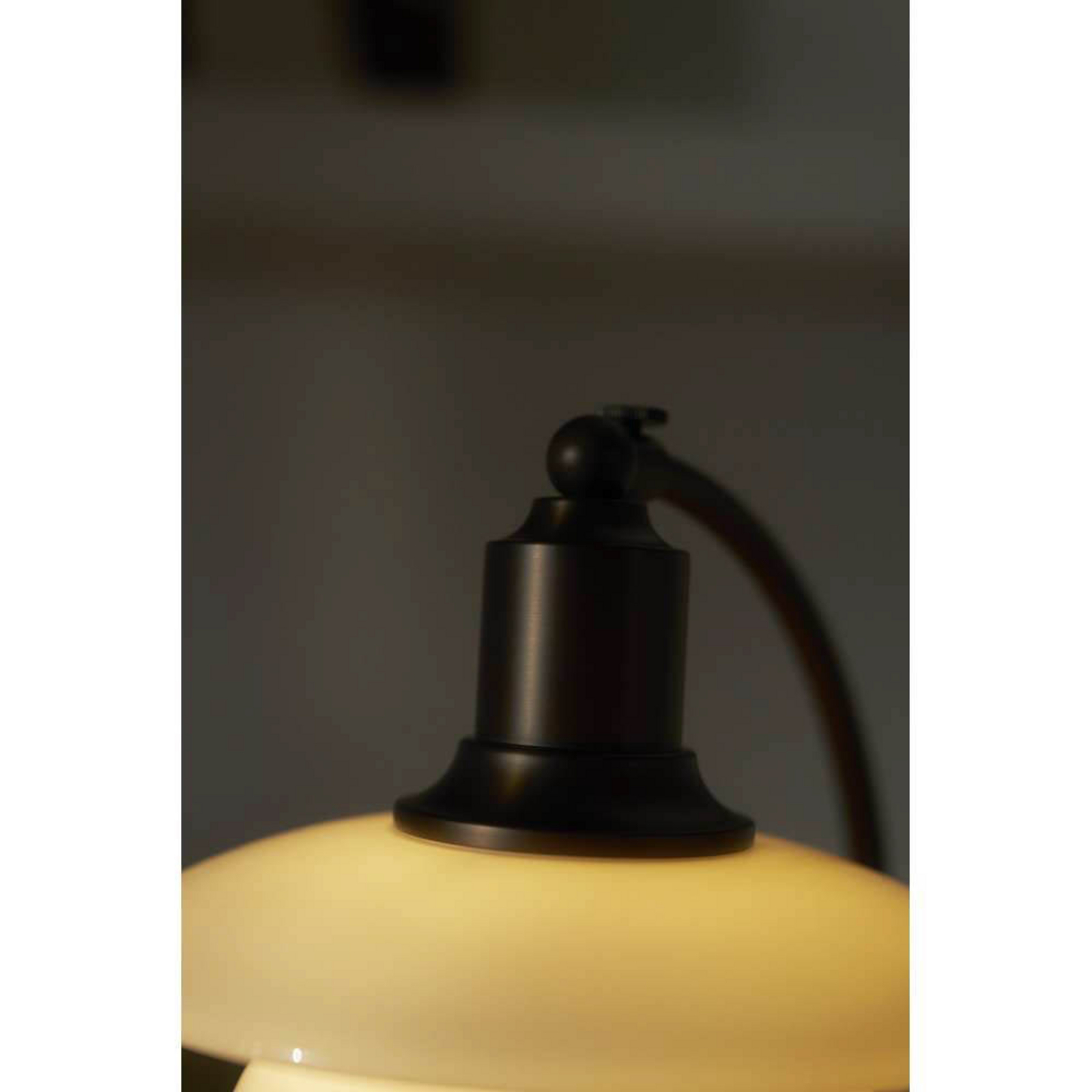 PH 2/2 Luna Pöytävalaisin Aged Brass/Opaali Glass - Louis Poulsen