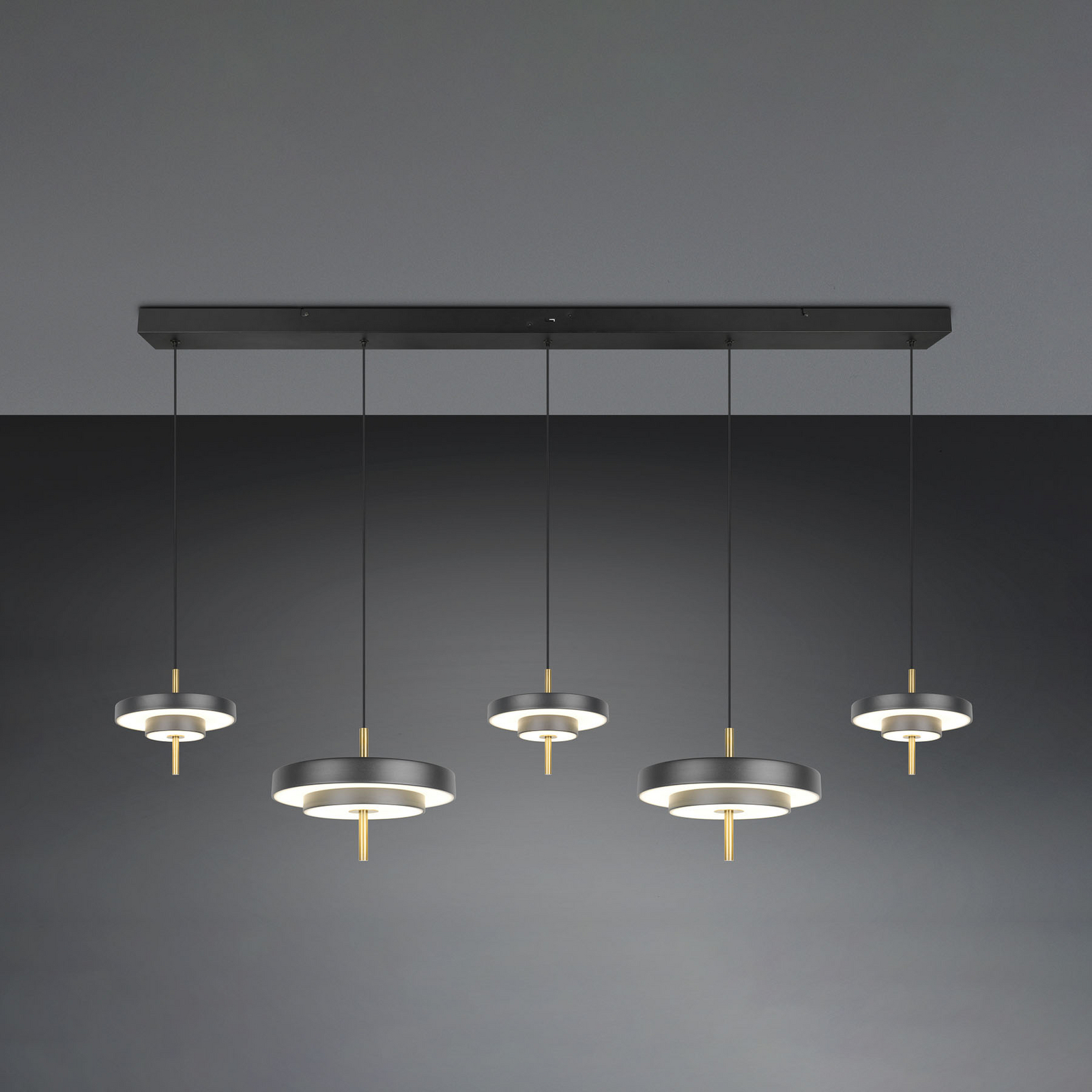 Candeeiro suspenso LED Keaton, preto/dourado 140 cm CCT, 5 lâmpadas. Candeeiro suspenso LED Keaton, preto/dourado 140 cm CCT, 5 lâmpadas.