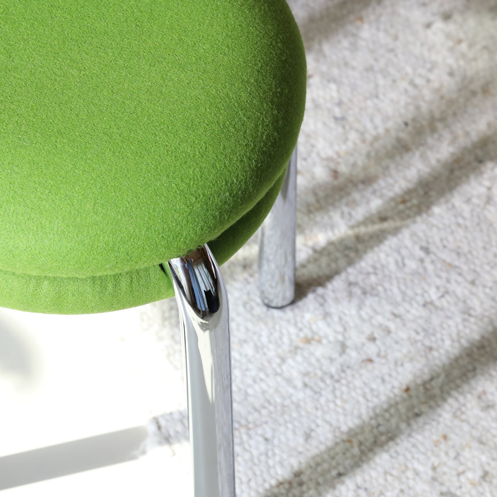 Chaise Macaron, verte/argentée, métal, hauteur 47 cm - &Klevering