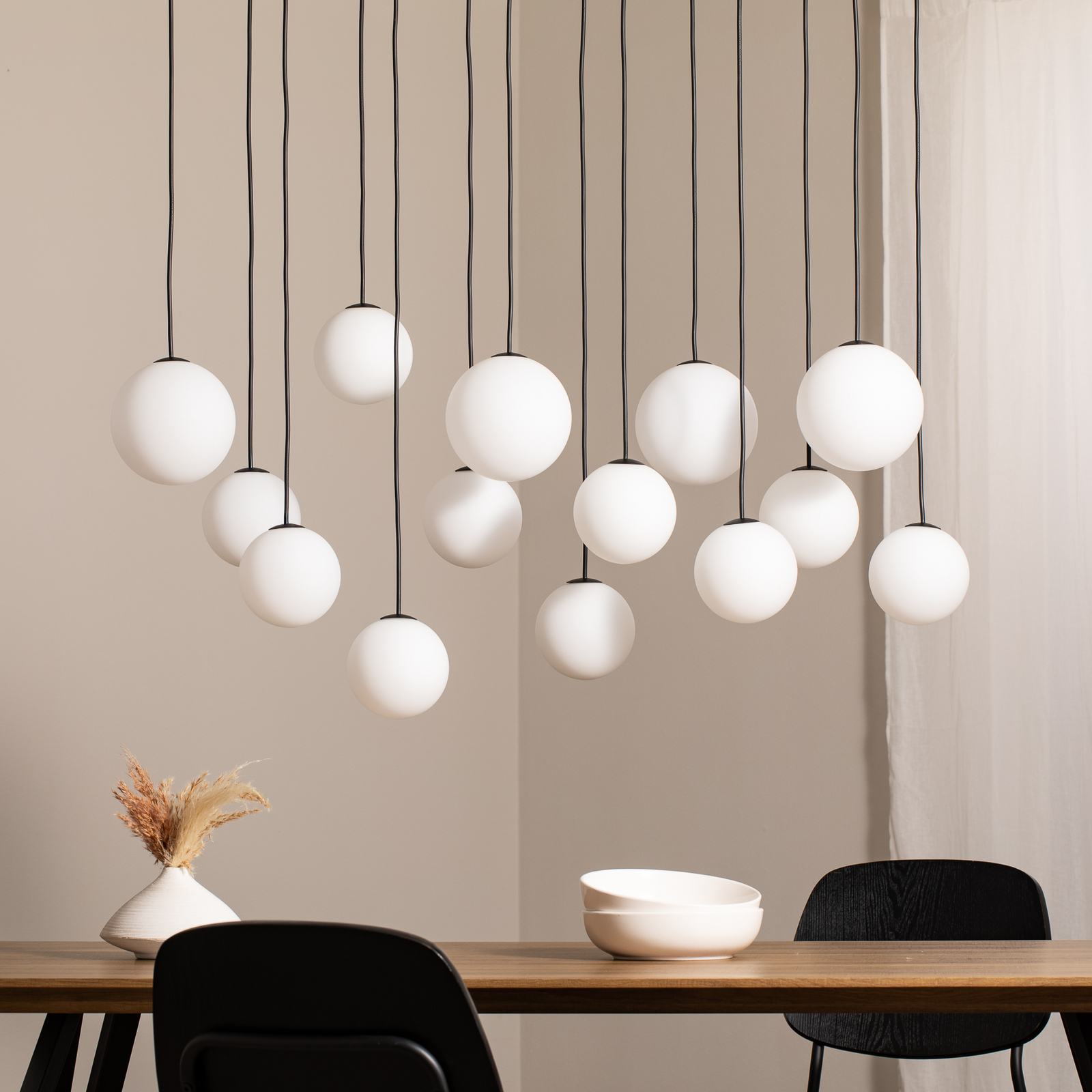 Hängelampe SNOWBALL, Opalglas/schwarz, 100 x 34 cm, 14 x G9