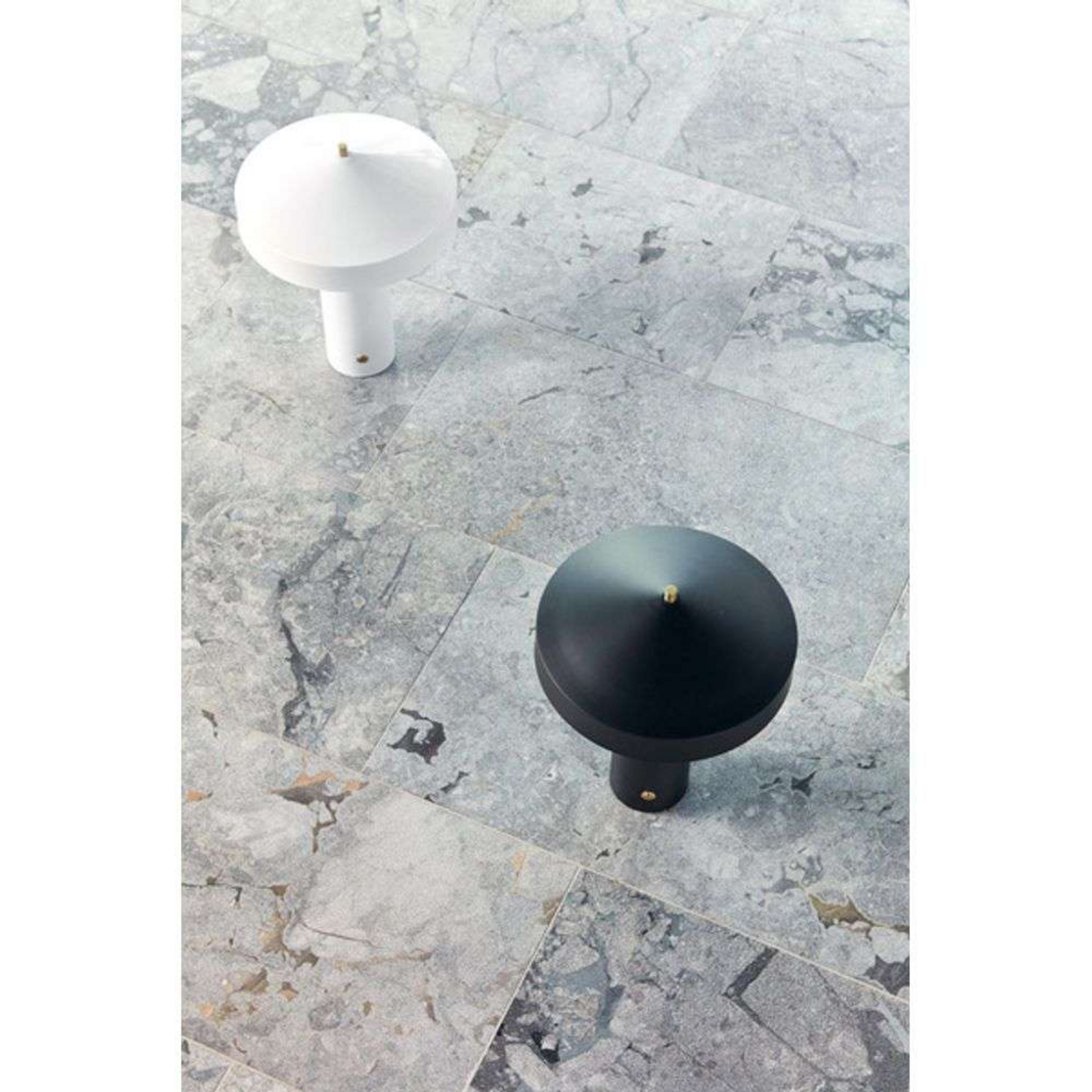 Lampa stołowa OYOY Living Design Hatto, brązowa, metalowa, E27 Lampa stołowa OYOY Living Design Hatto, brązowa, metalowa, E27