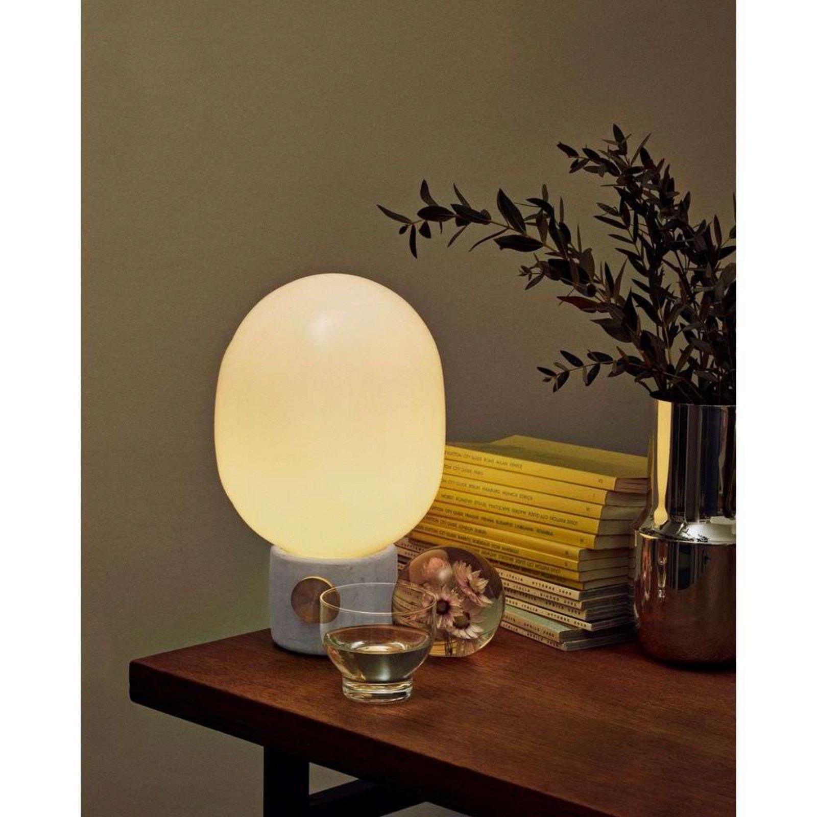 JWDA Stolová Lampa S Light Grey/Brass - Audo Copenhagen