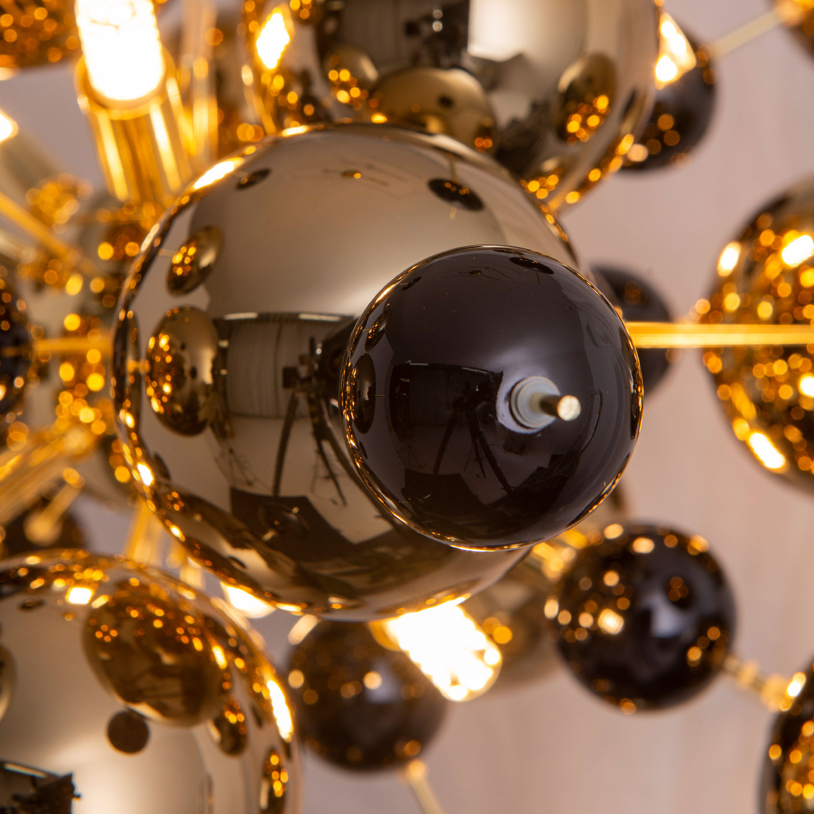 Candeeiro suspenso Explosion com esferas douradas