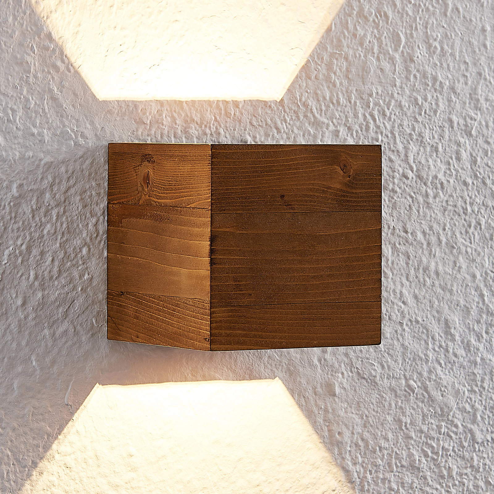 Lindby Benicio drewniany kinkiet LED kątowy, 11 cm