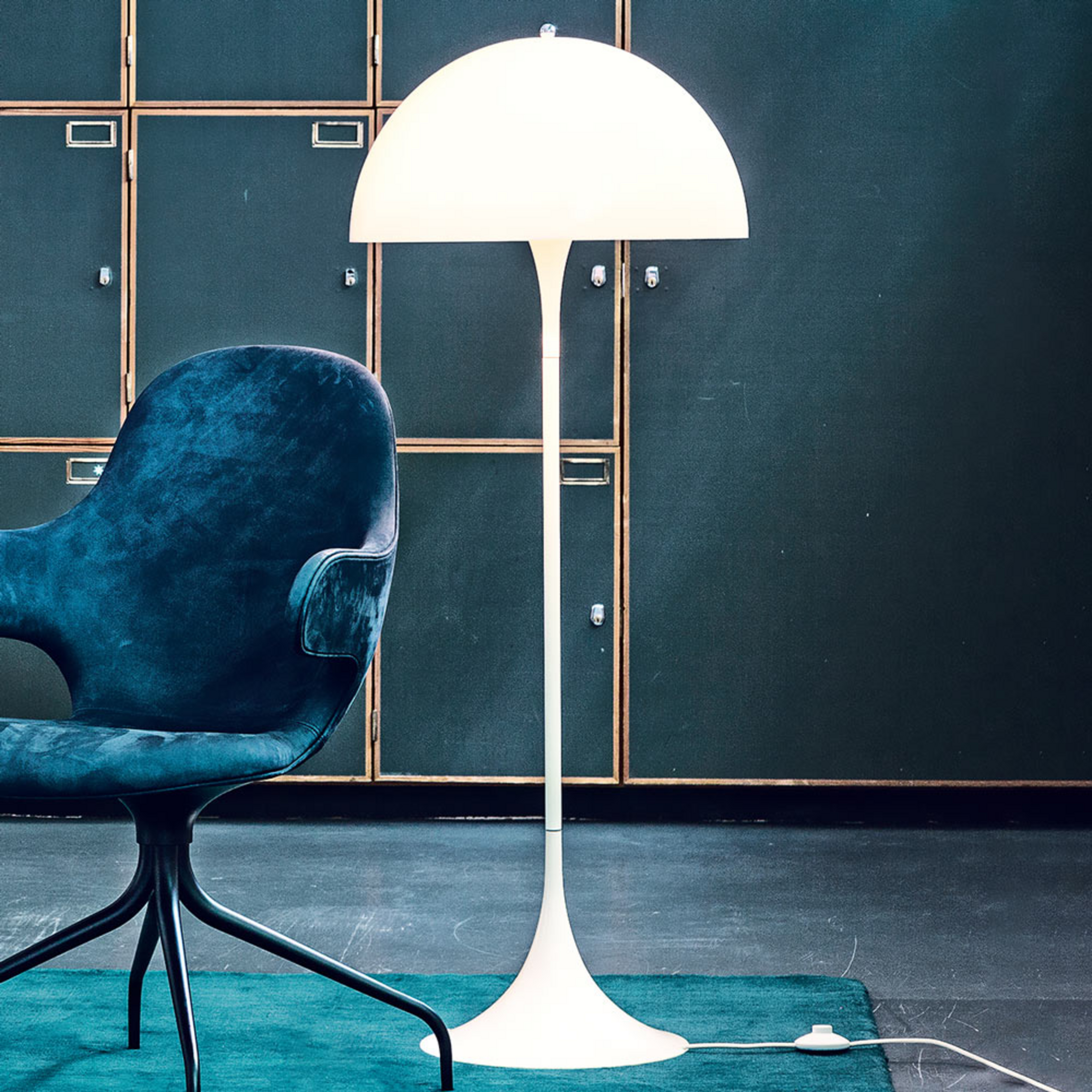 Louis Poulsen Panthella design-lattiavalo, opaali