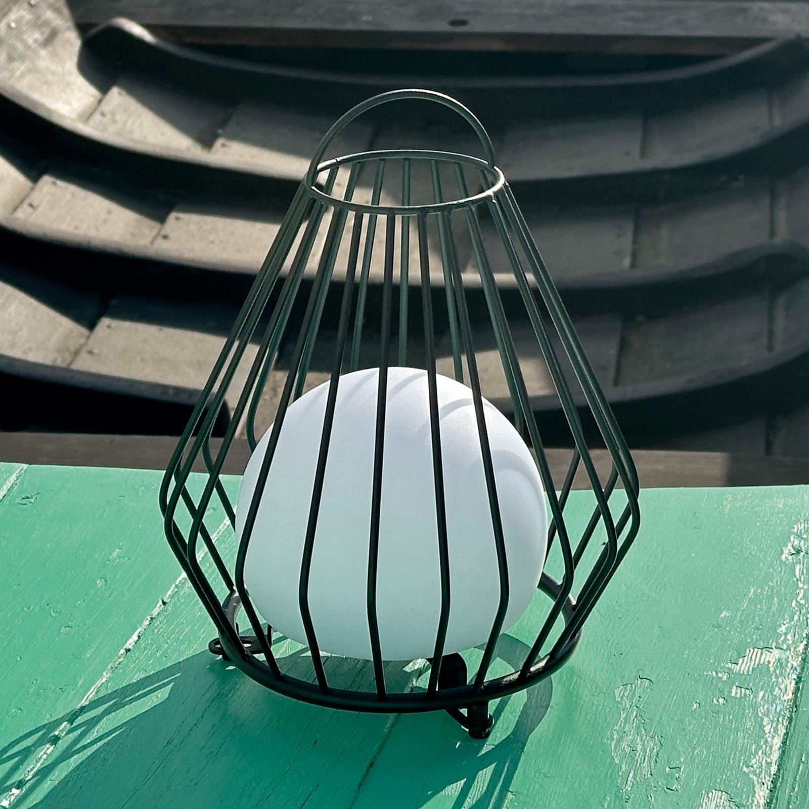 Evesham LED-batteridriven LED-lykta, &Oslash; 30 cm, gr&ouml;n, IP54 Dyberg Larsen - Terrass - Skandinavisk - Metall - Med en ljusk&auml;lla