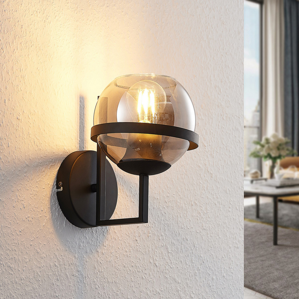 Lindby Marinka Vägglampa Amber/Black, svart från Lindby