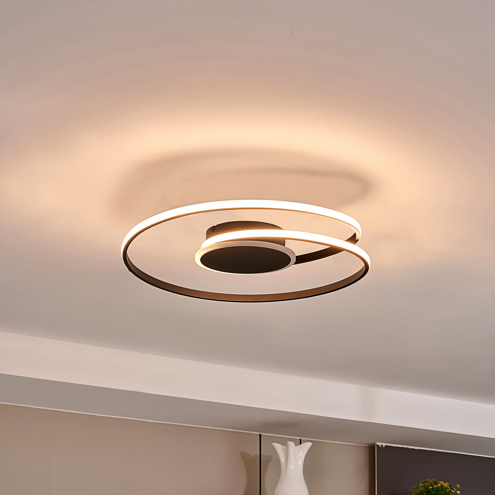 Lindby Dorle LED ceiling light, black, Ø 49 cm