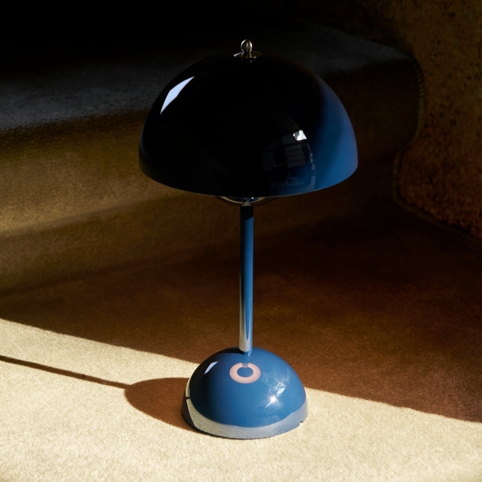 Flowerpot VP9 LED-Akku-Tischlampe stahlblau IP44, &TRADITION