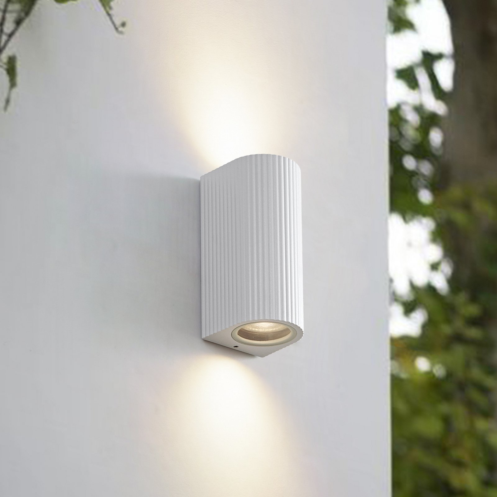 Lindby ulkoseinävalaisin Aluvo, valkoinen, 16 cm, IP65, aallotettu