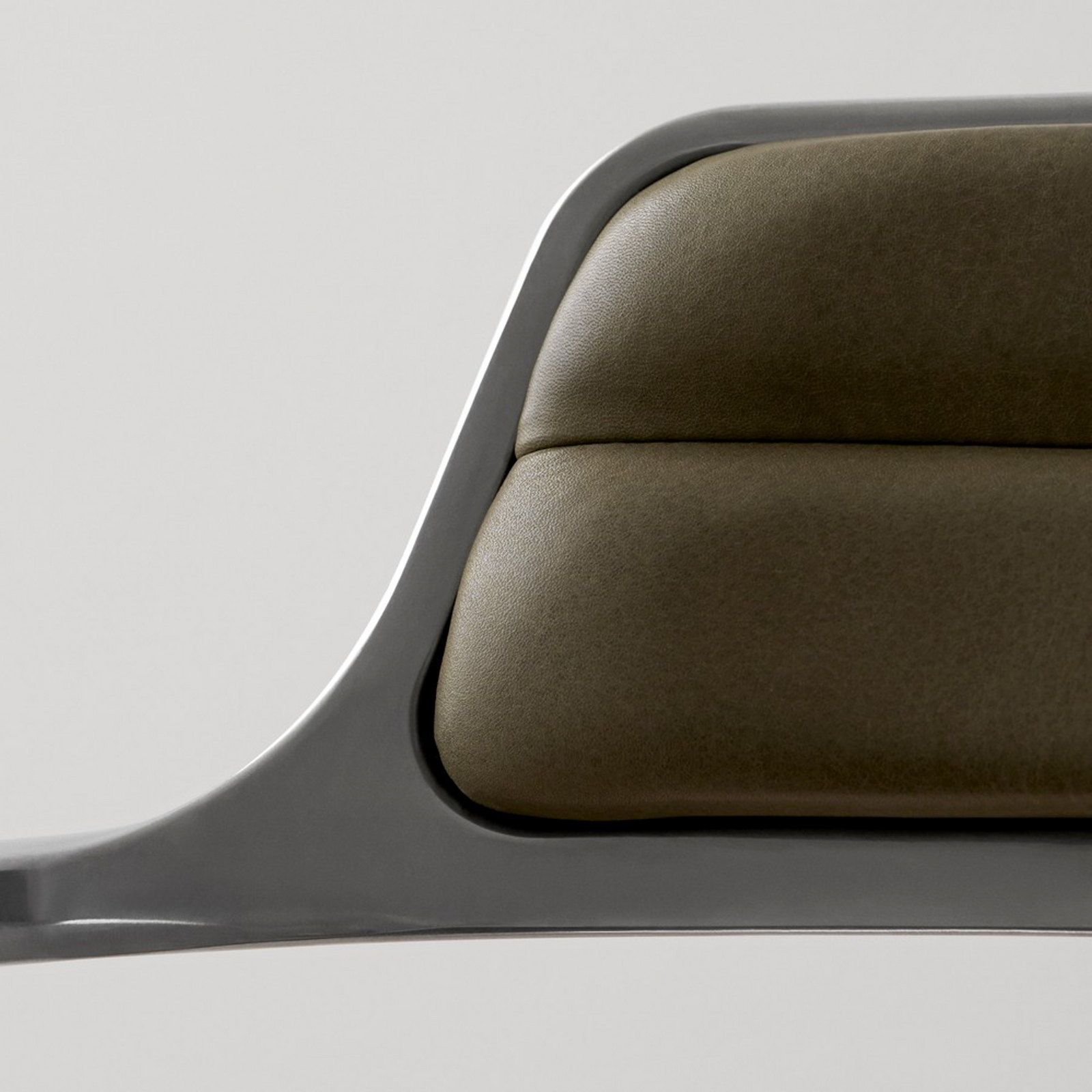 Vipp452 Swivel irodai szék, olíva, bőr/alumínium – Vipp Vipp452 Swivel irodai szék, olíva, bőr/alumínium – Vipp