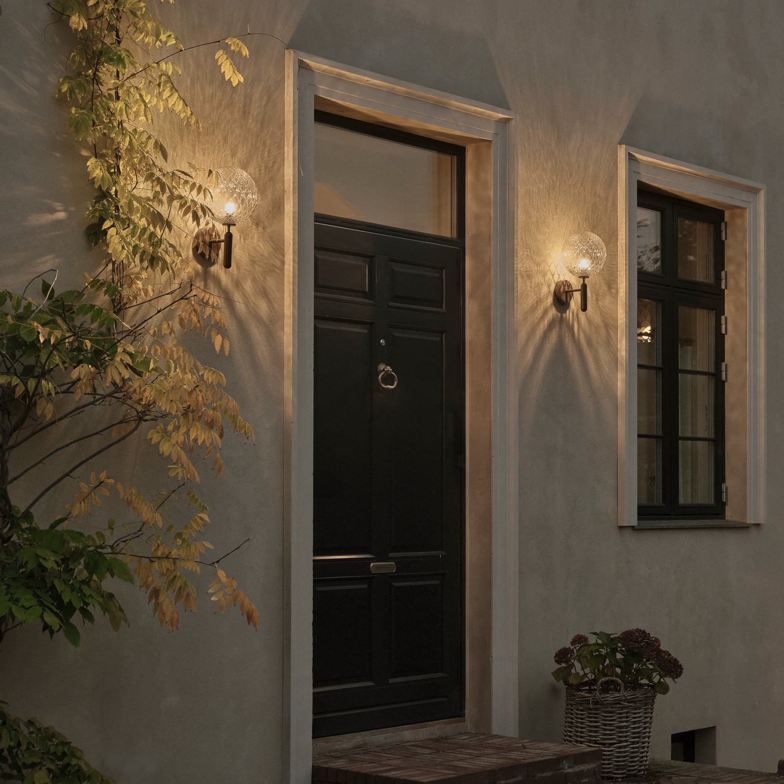 Nuura Außen-Wandlampe Miira, Ø 20 cm, bronze dunkel/klar Nuura Außen-Wandlampe Miira, Ø 20 cm, bronze dunkel/klar