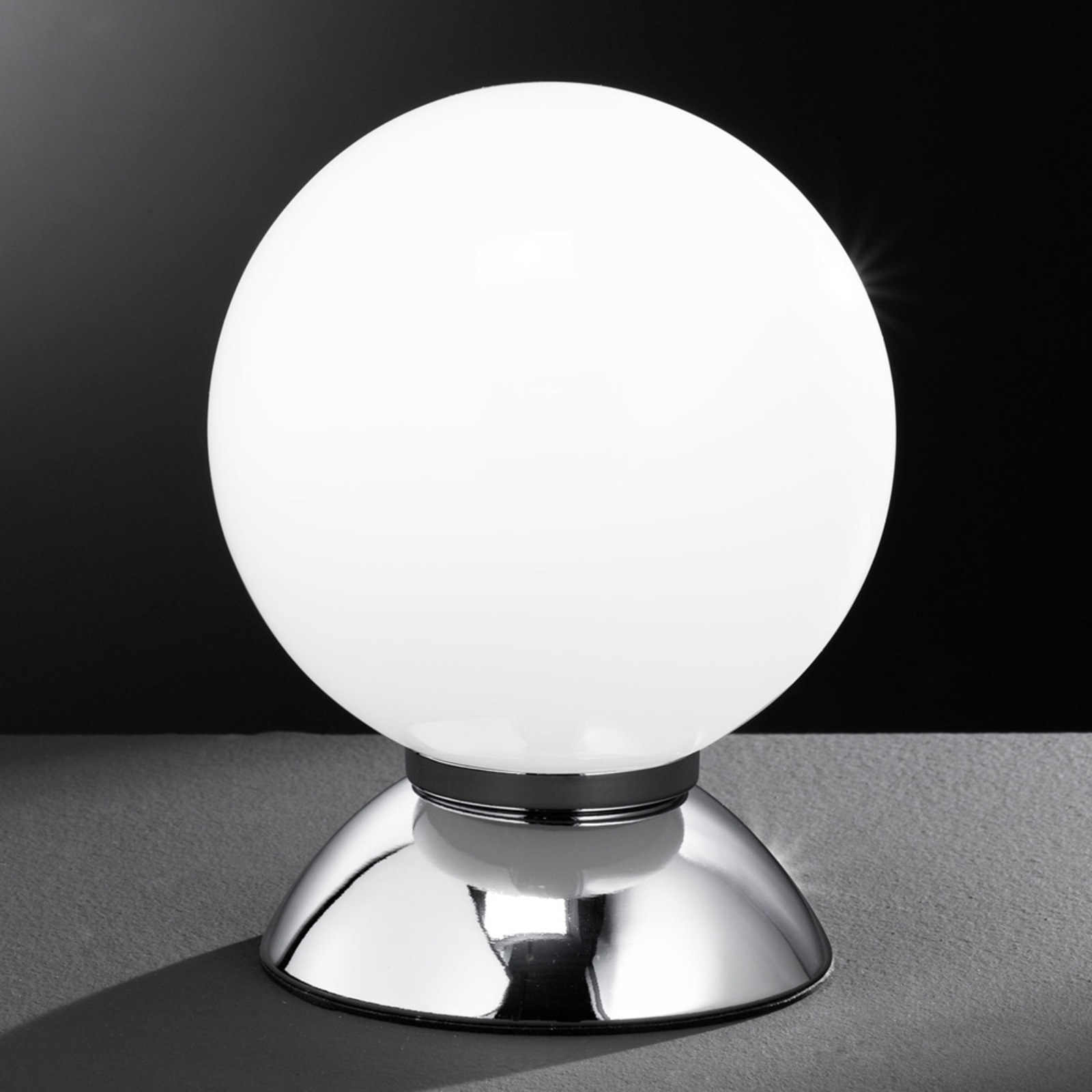 Wofi Pluto bordlampe, kugleformet, krom - indendørsbelysning Stue - spisebordslampe