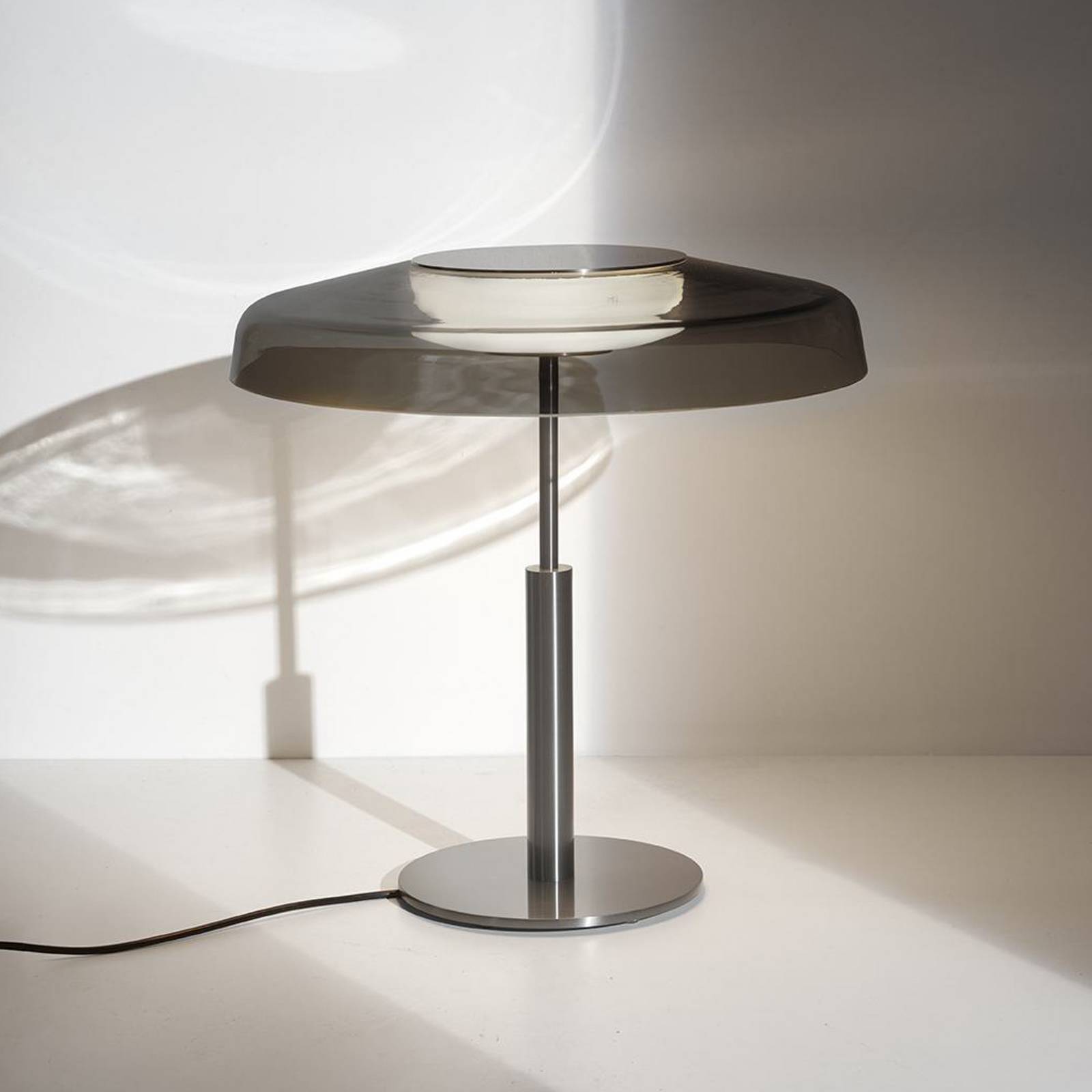 Oluce Lampa stołowa LED Dora, nikiel/dymnoszara, metal, PMMA