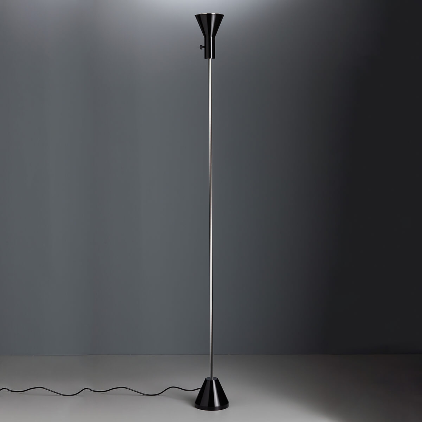 TECNOLUMEN Gru - stojací lampa LED, černá