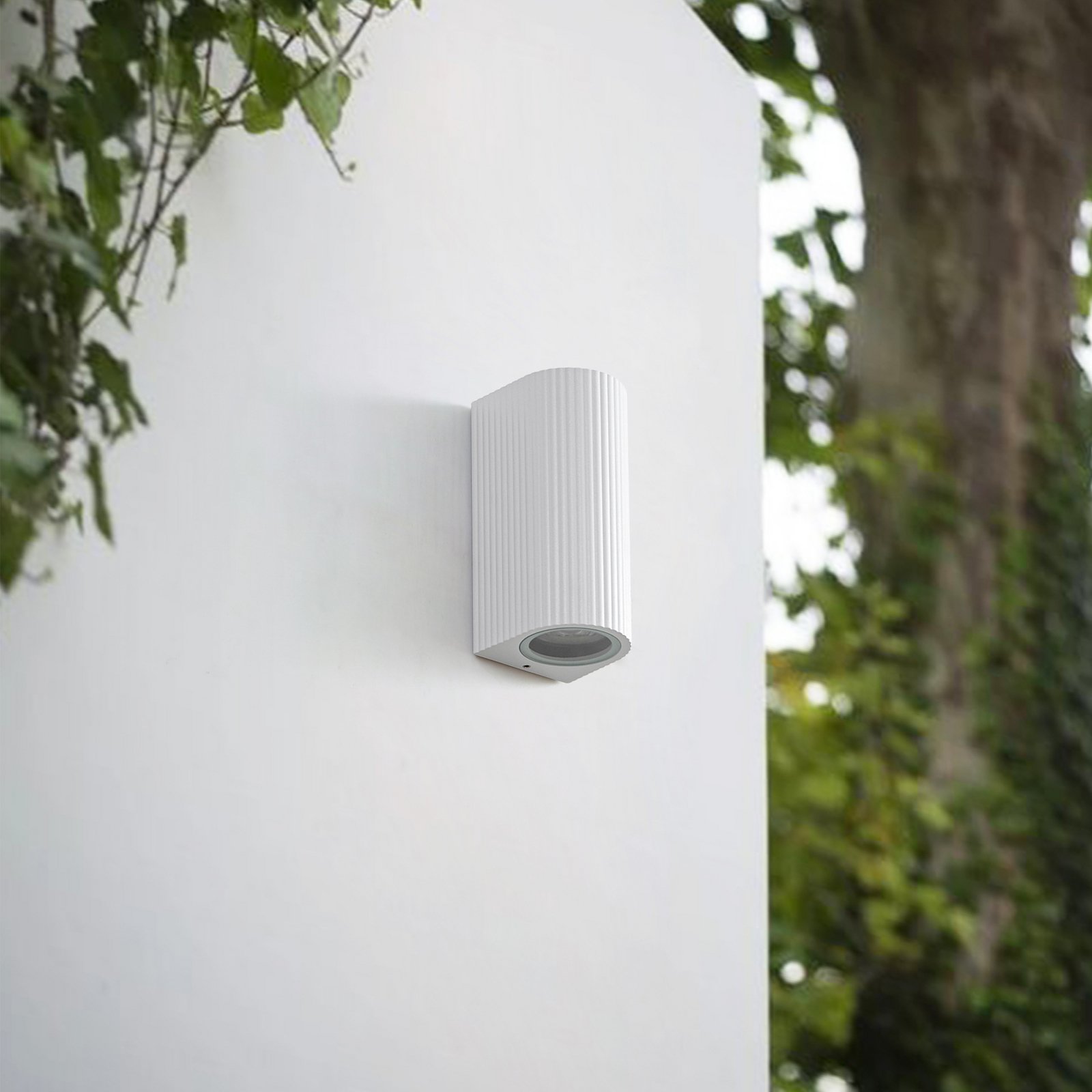 Lindby ulkoseinävalaisin Aluvo, valkoinen, 16 cm, IP65, aallotettu