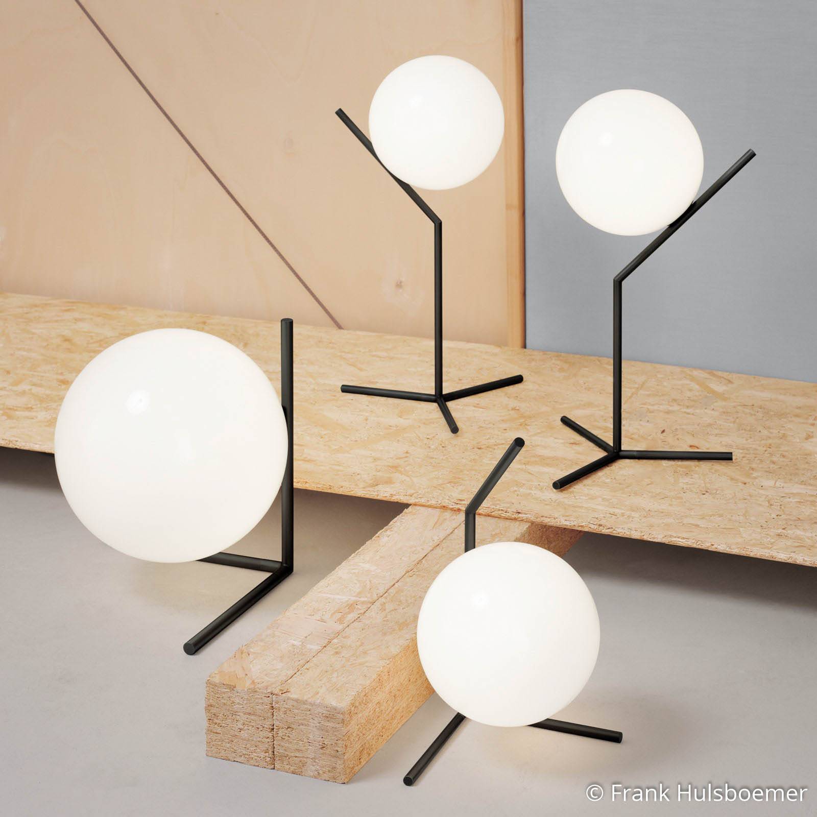 Lampa stołowa FLOS IC T2, czarna