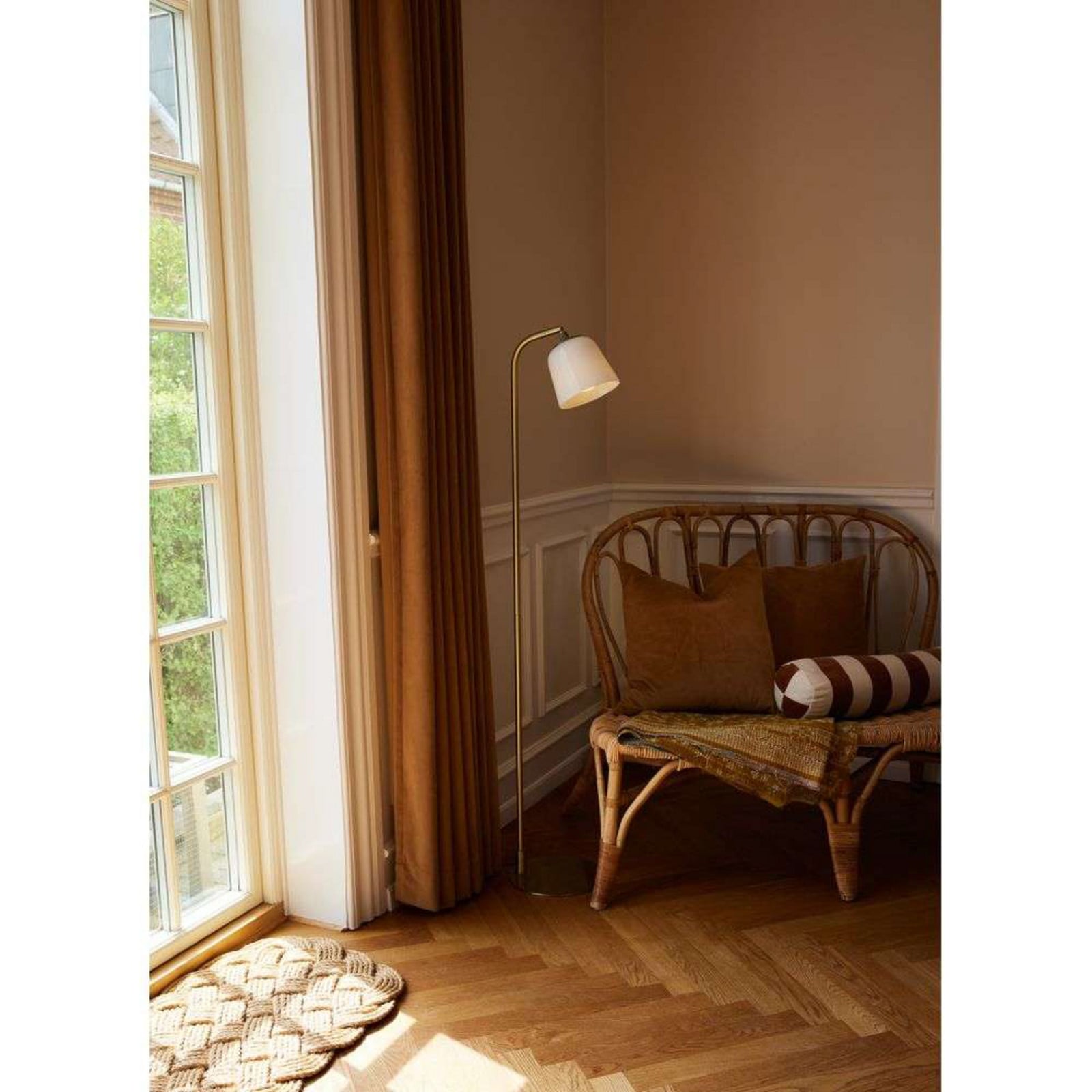 Room 49 Gulvlampe Ø15 Antique Brass/Opal Halo Design - Stue - Metal