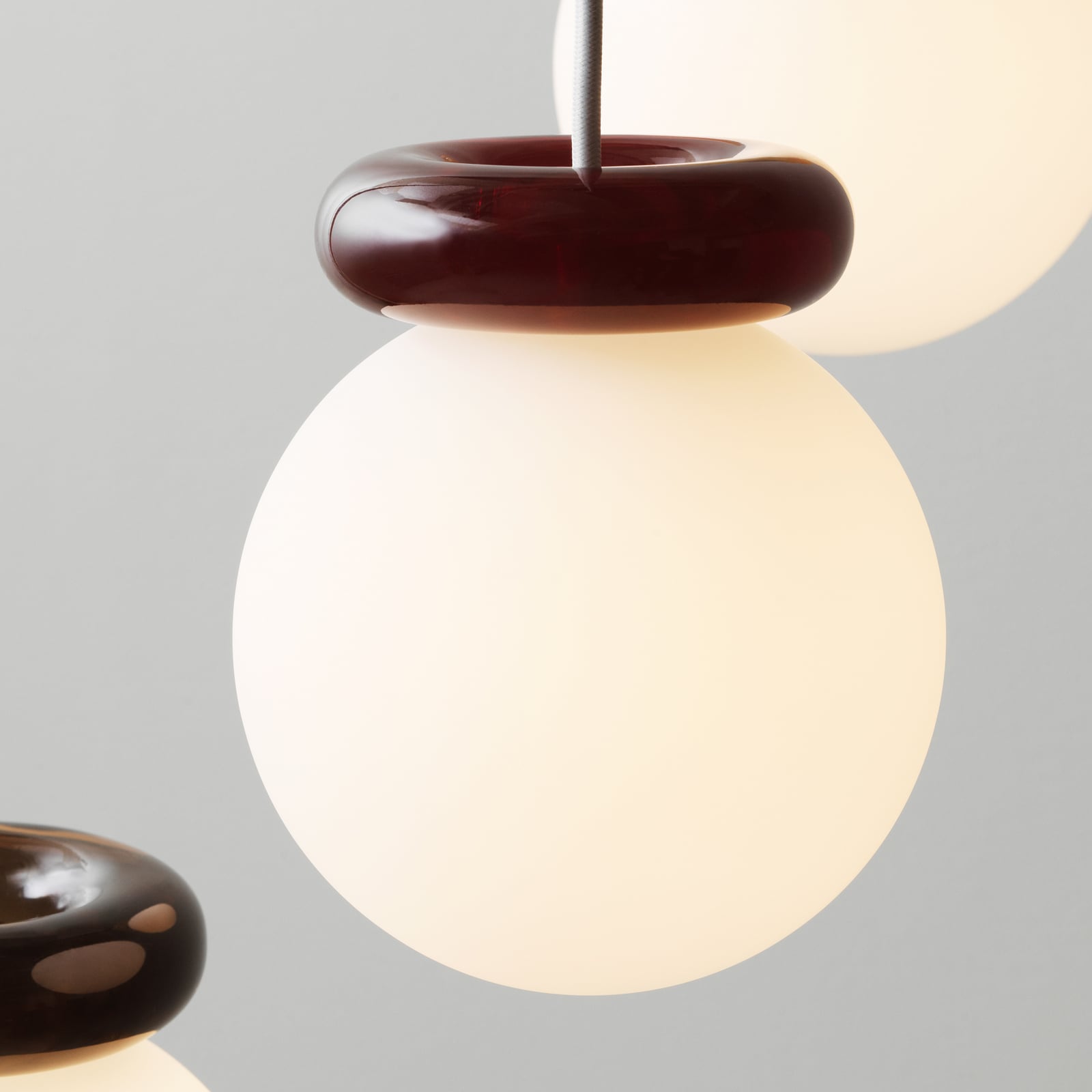 Hinx lógó lámpa, sötétbarna/fehér, üveg – Normann Copenhagen Hinx lógó lámpa, sötétbarna/fehér, üveg – Normann Copenhagen