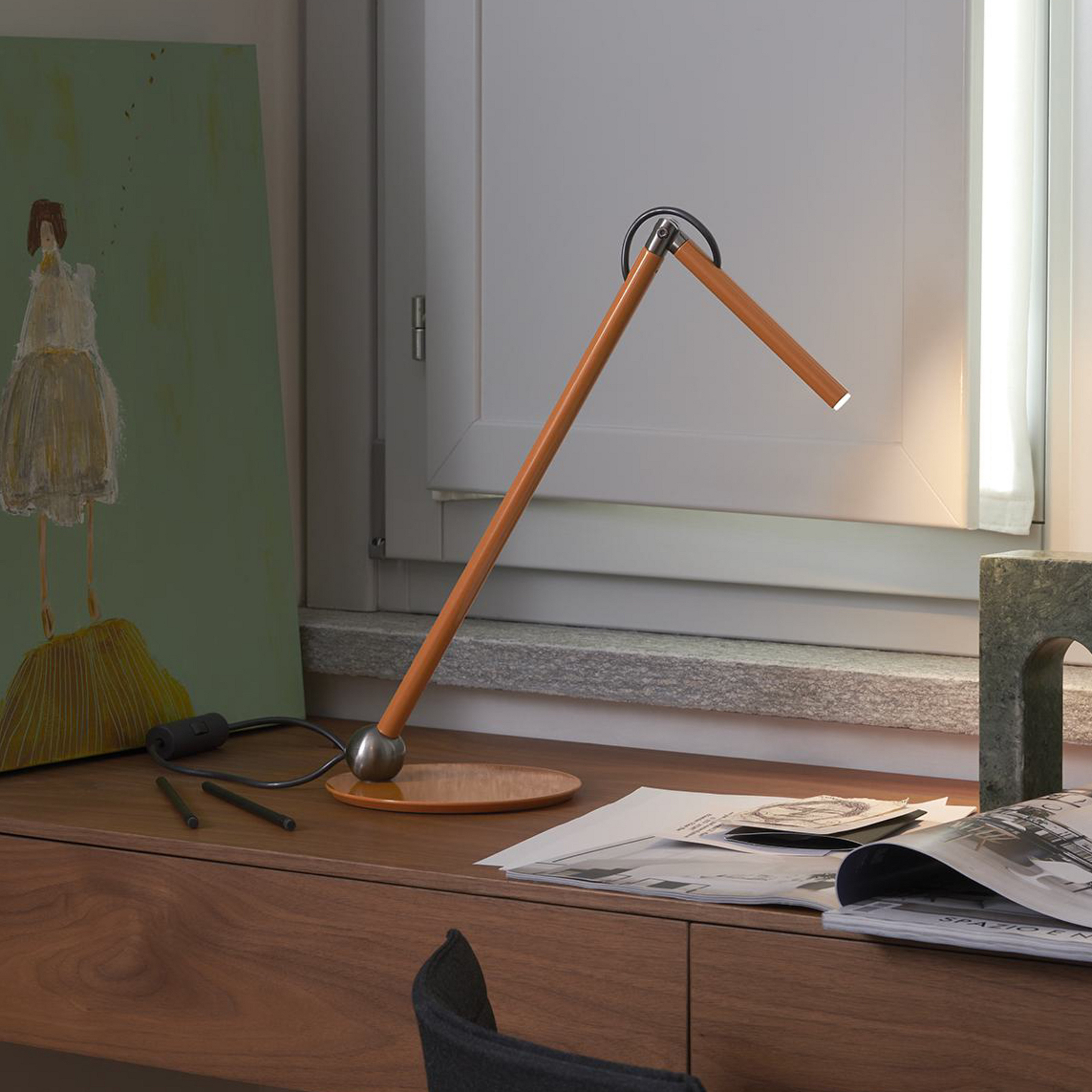 Oluce lampada da tavolo LED Calamaio, giallo senape, metallo, altezza 37 cm