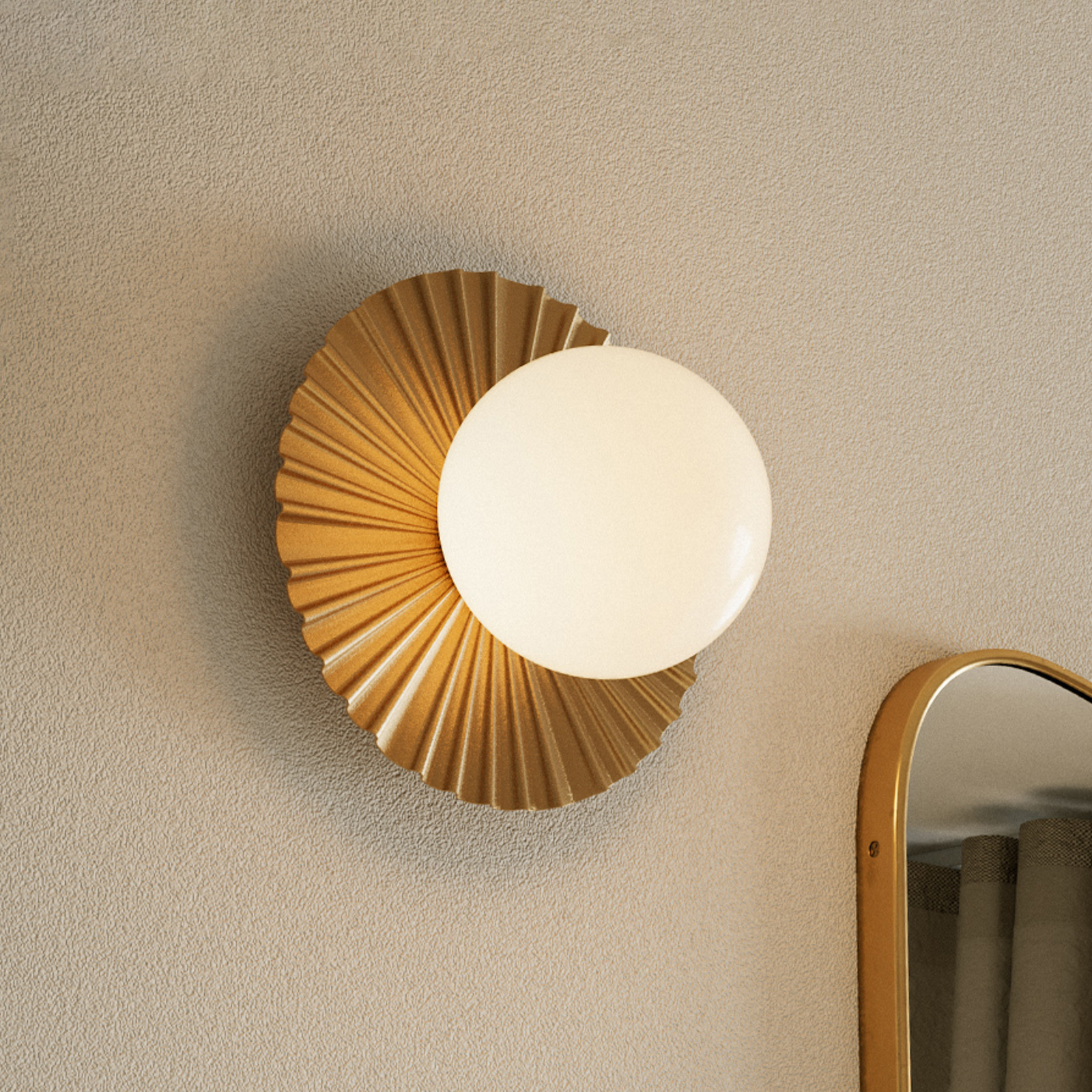 Liila Muuse ceiling lamp, gold/opal, Ø 20 cm, IP44 - Nuura