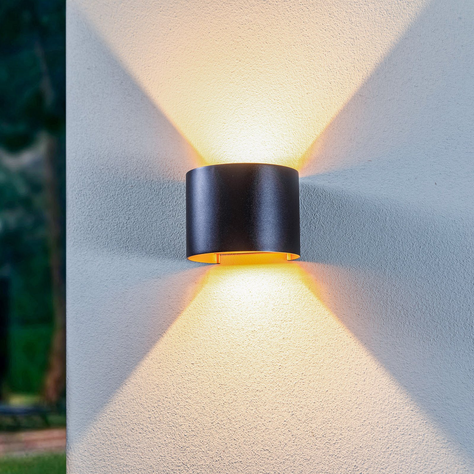 Nivar Round LED Außenwandleuchte Black/Gold - Lindby