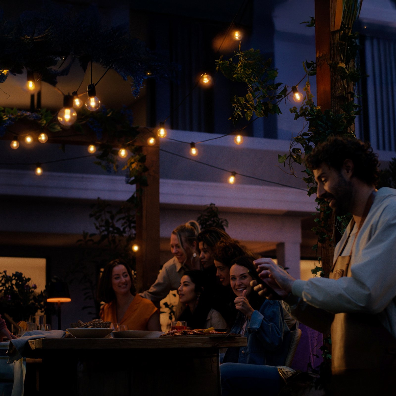 Philips Hue LED-Lichterkette Festavia Globe 14m 20 flg. IP65