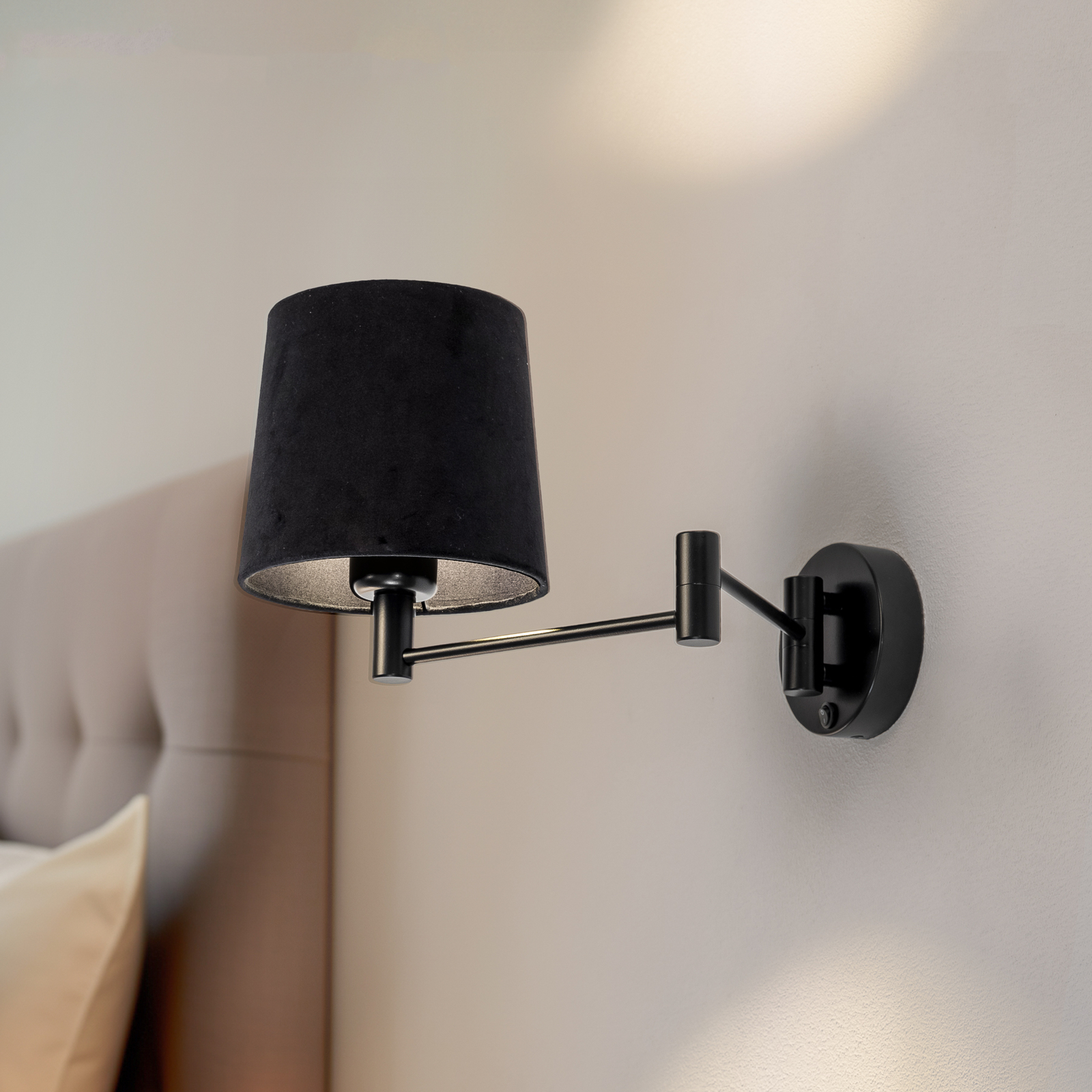 Solo wall light, cone, velours, black/black