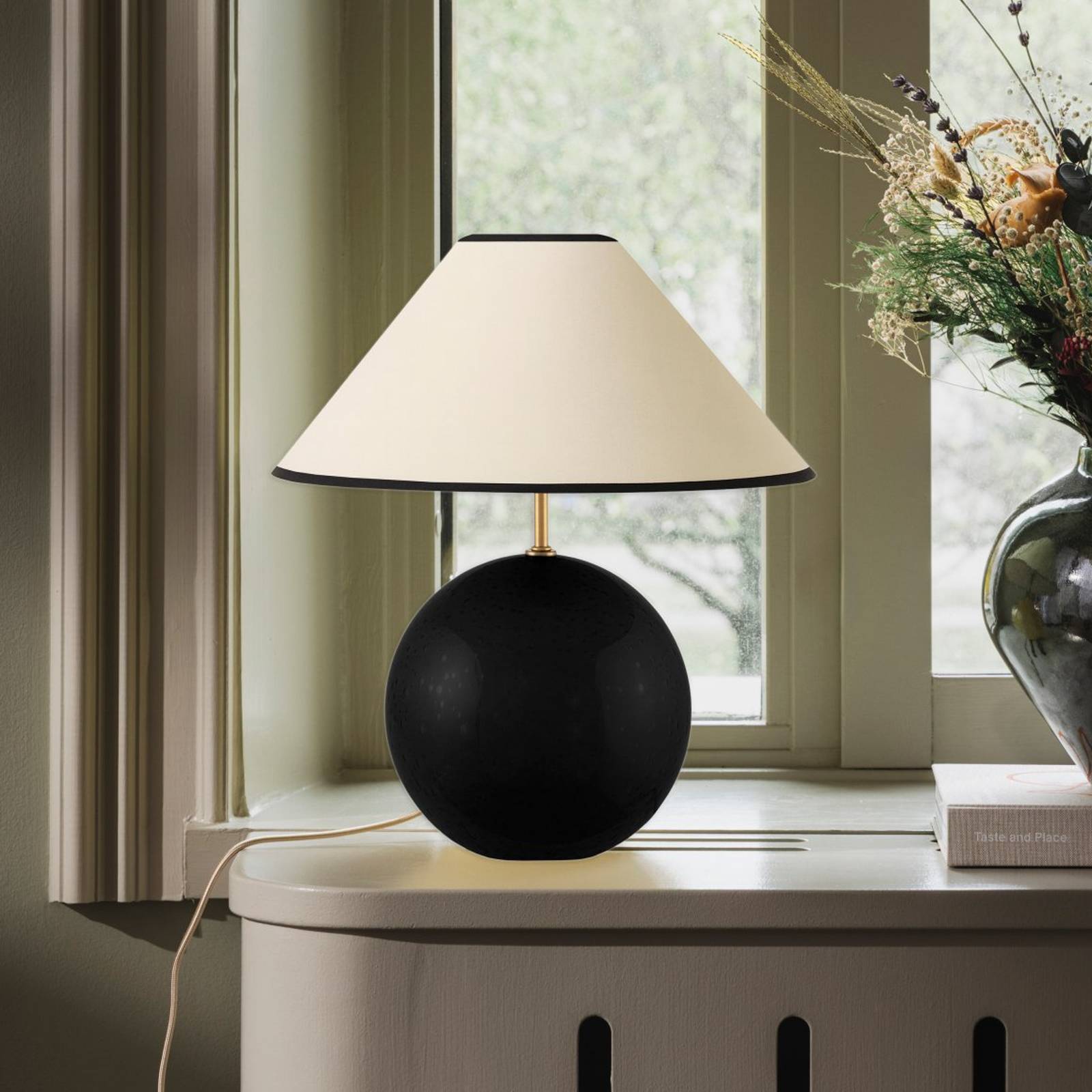  Globen Lighting Globen Lighting Tischleuchte Iris, Beige/schwarz, Höhe 39 Cm 