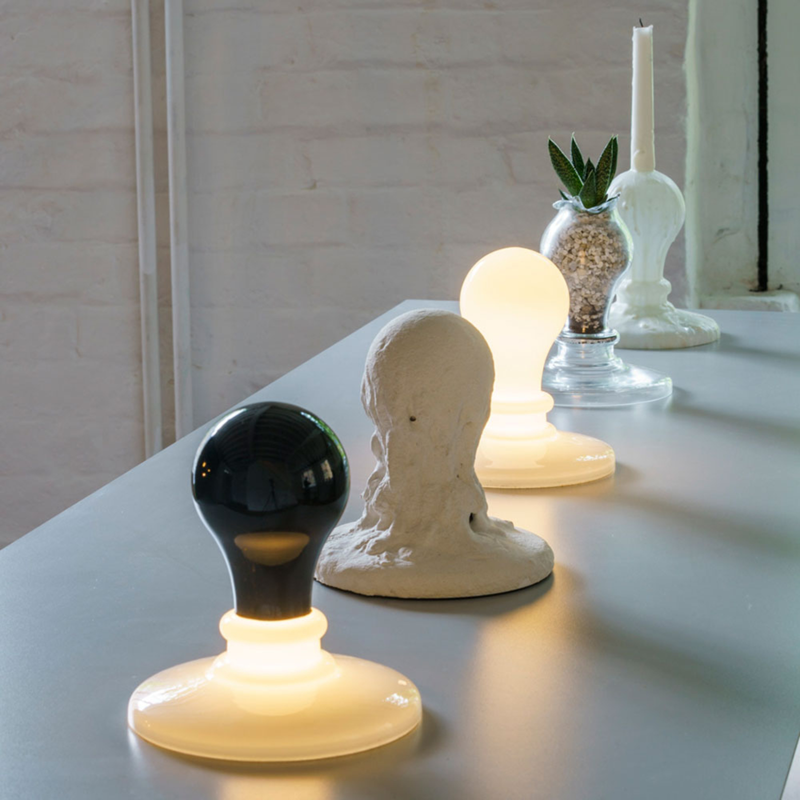 Light Bulb Bordlampe Sort - Foscarini