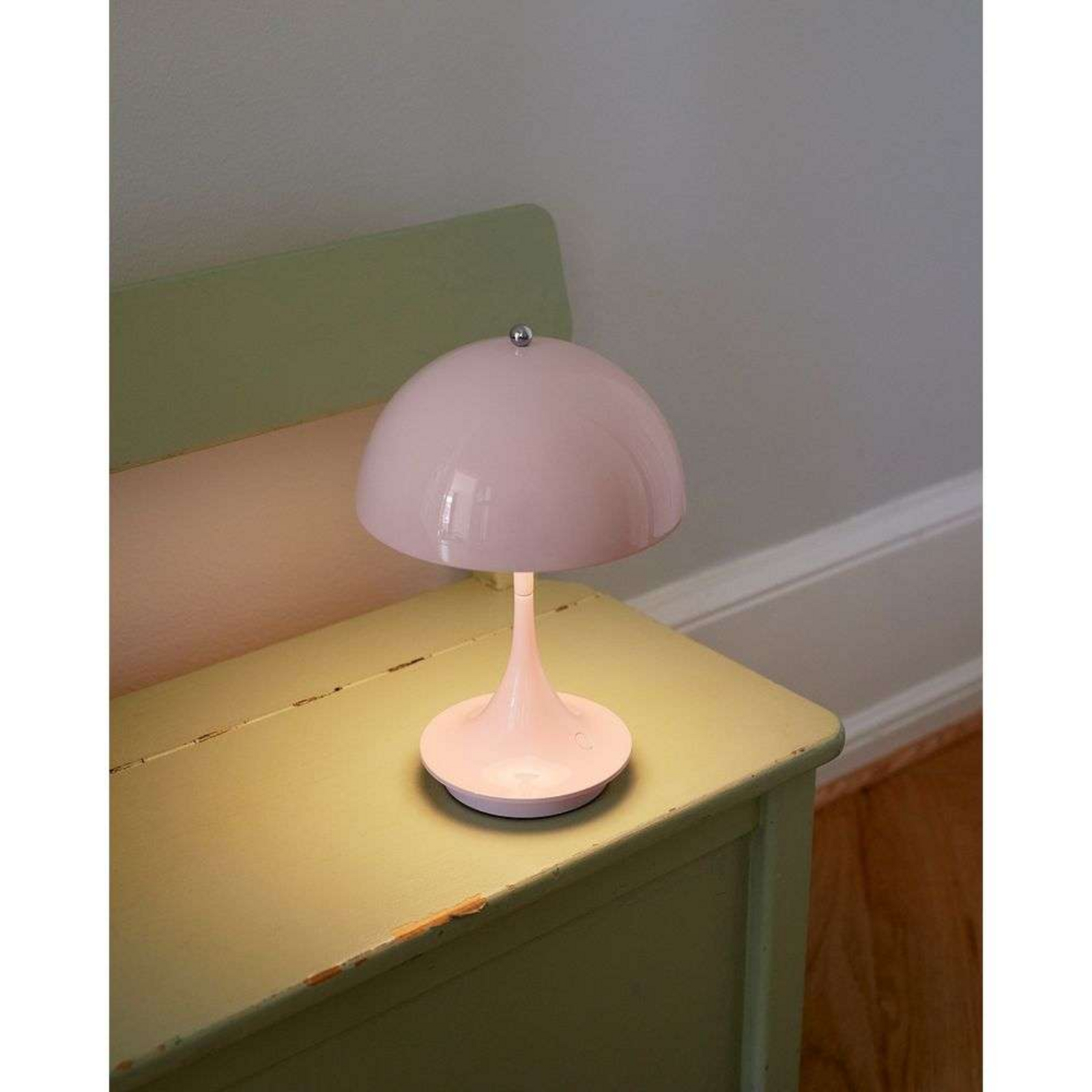 Panthella 250 Table Lamp Pale Rose - Louis Poulsen