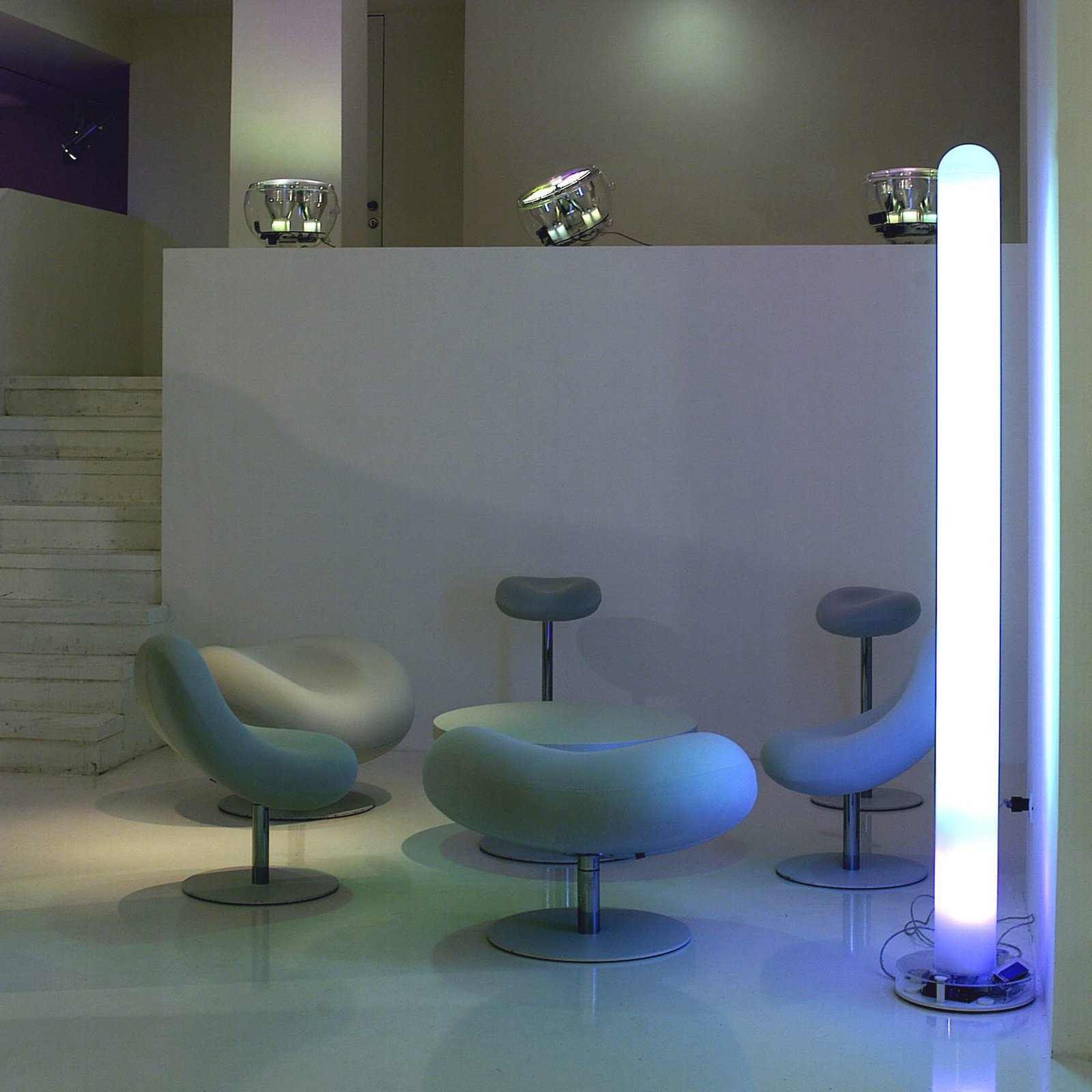 "Artemide Metacolor" LED grindų lempa, valdoma programėle