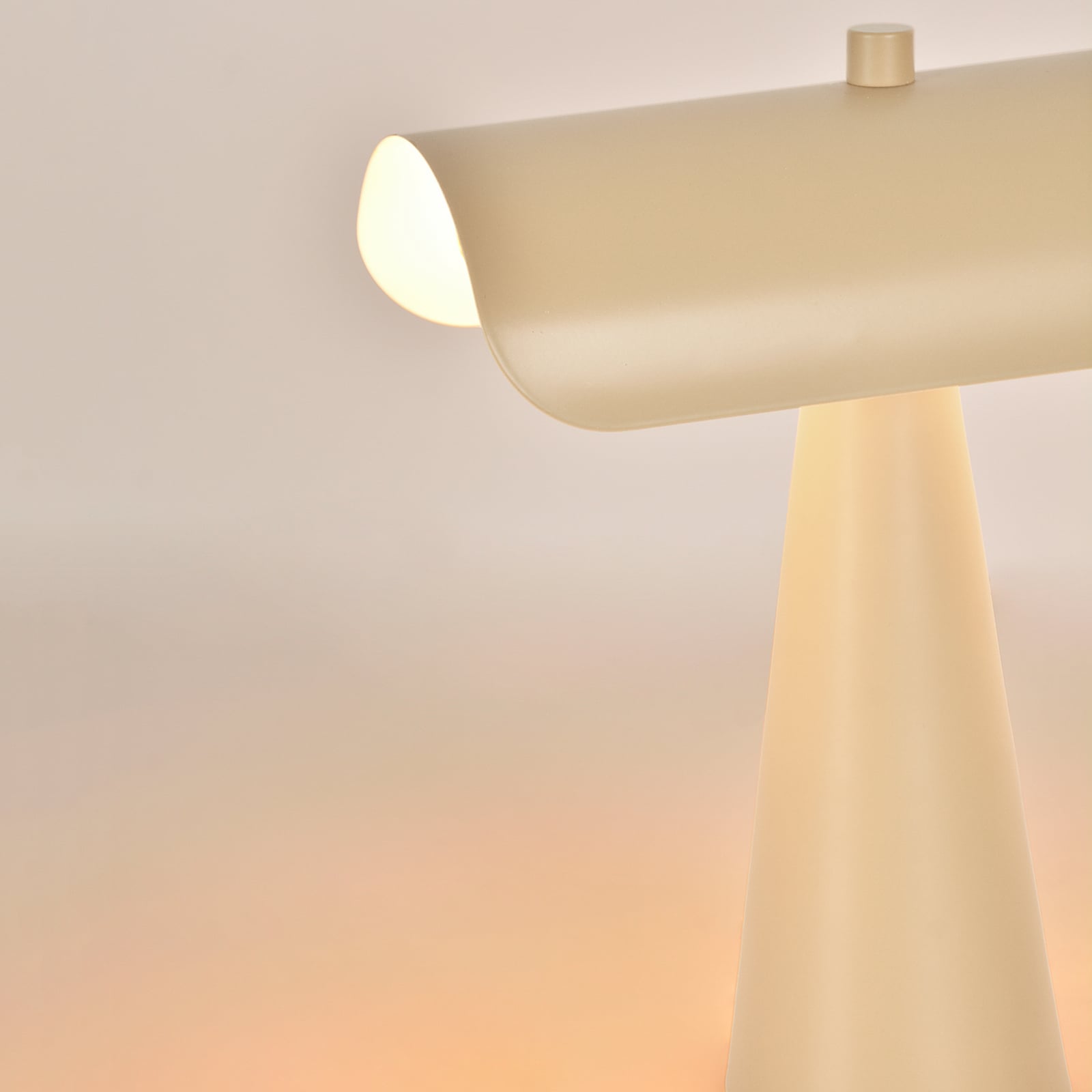 Bordlampe Billie, matt elfenbensfarget, 30 cm, metall Bordlampe Billie, matt elfenbensfarget, 30 cm, metall