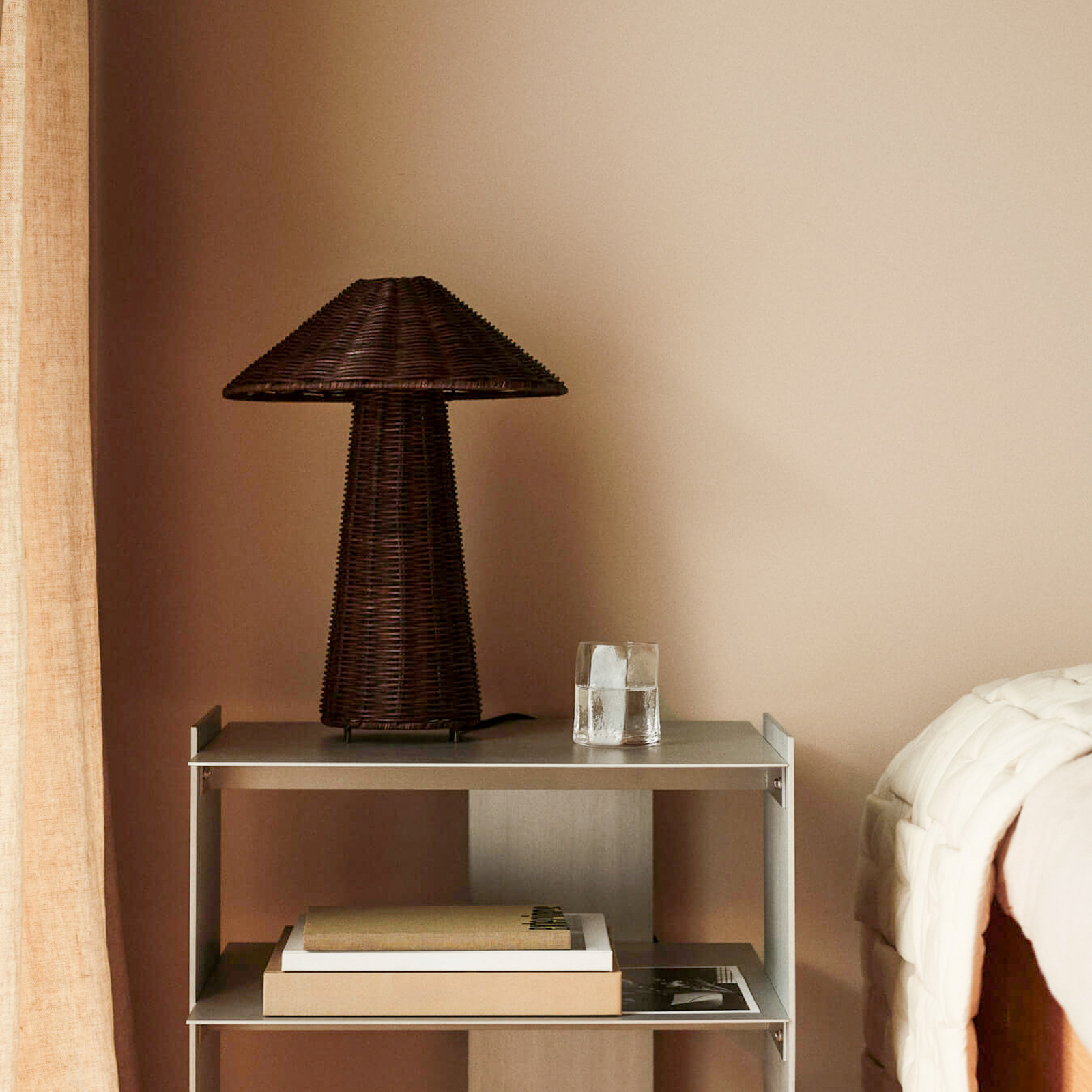 Dou Tischlampe, dunkelbraun, Höhe 40 cm Rattan - ferm LIVING Dou Tischlampe, dunkelbraun, Höhe 40 cm Rattan - ferm LIVING