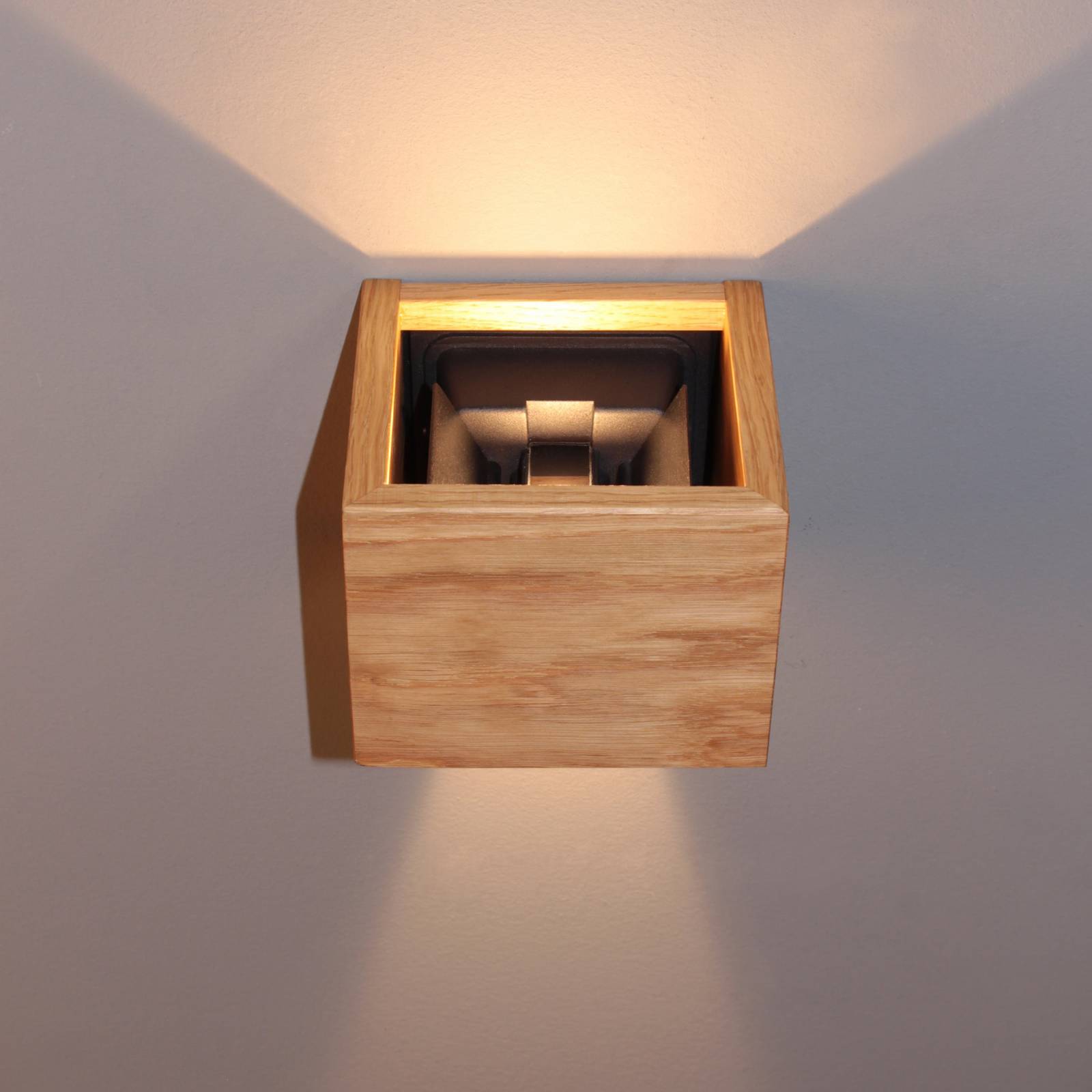 Kinkiet LED Shine-Wood, szerokość 13 cm, dąb/czarny, drewno