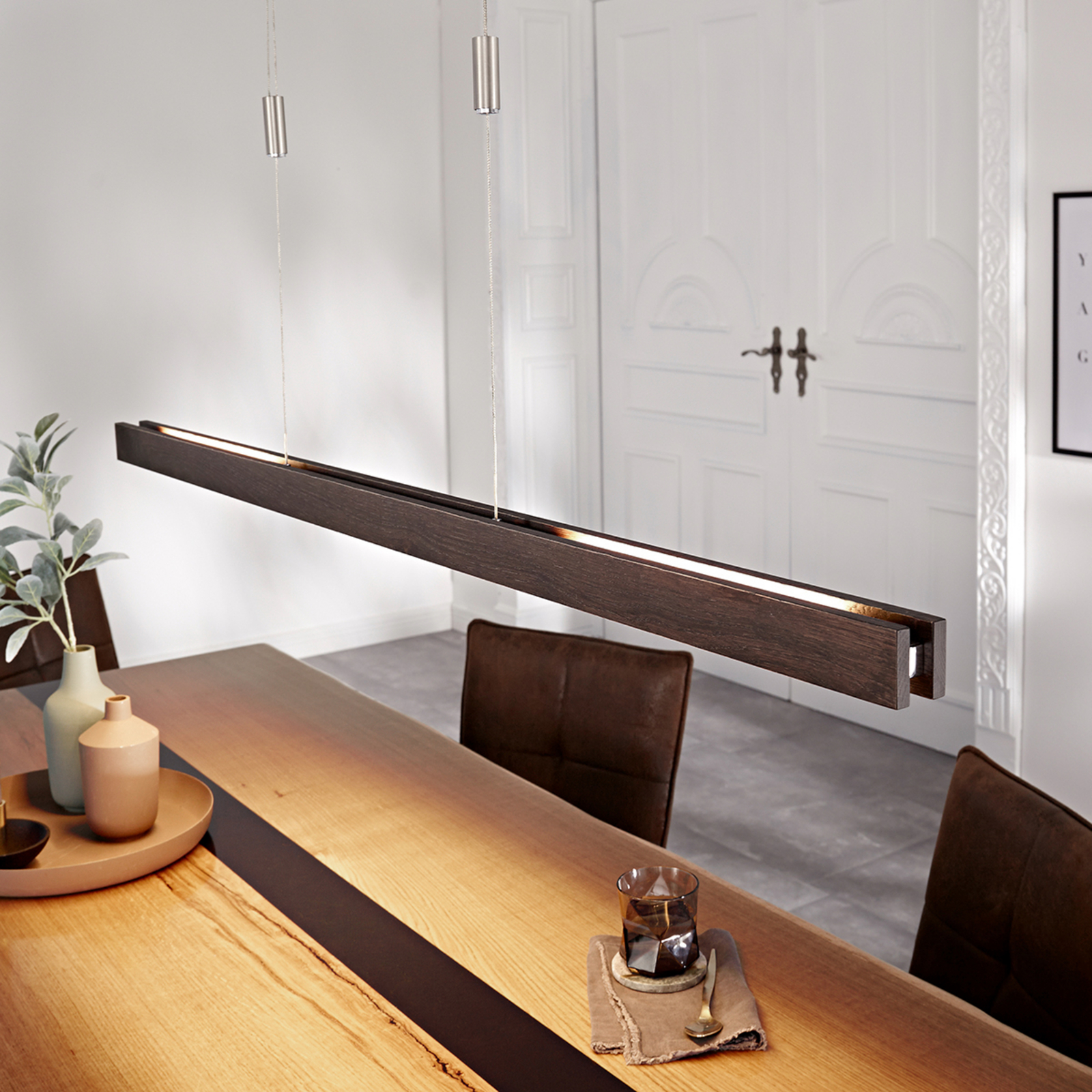 Holz-LED-Hängeleuchte Alin, eiche kolonial 138 cm