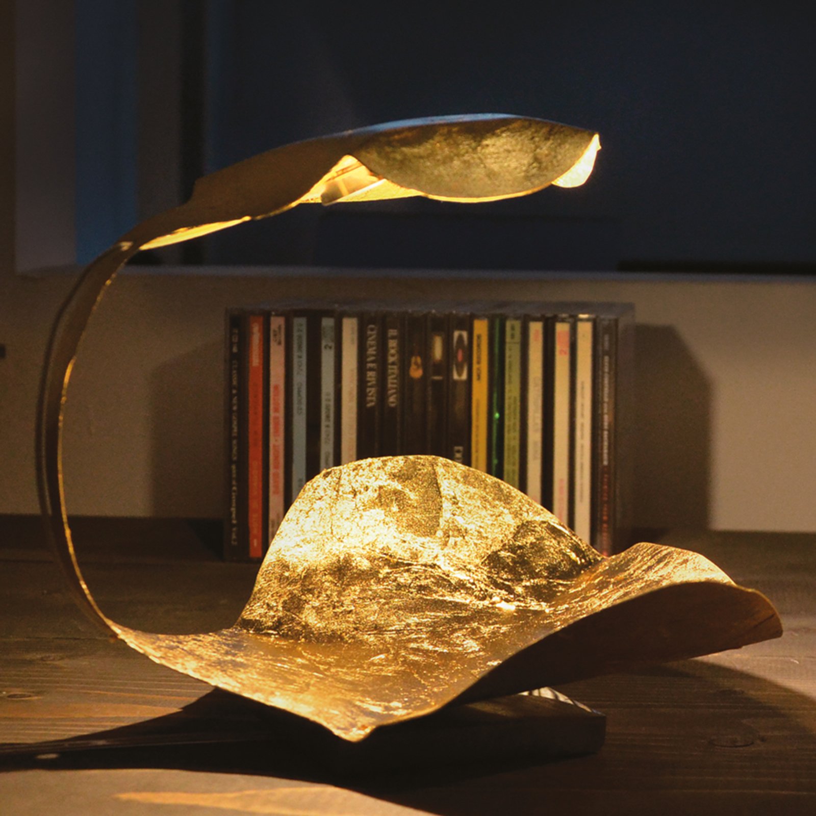 Lámpara de mesa LED de diseño Gi.Gi, oro