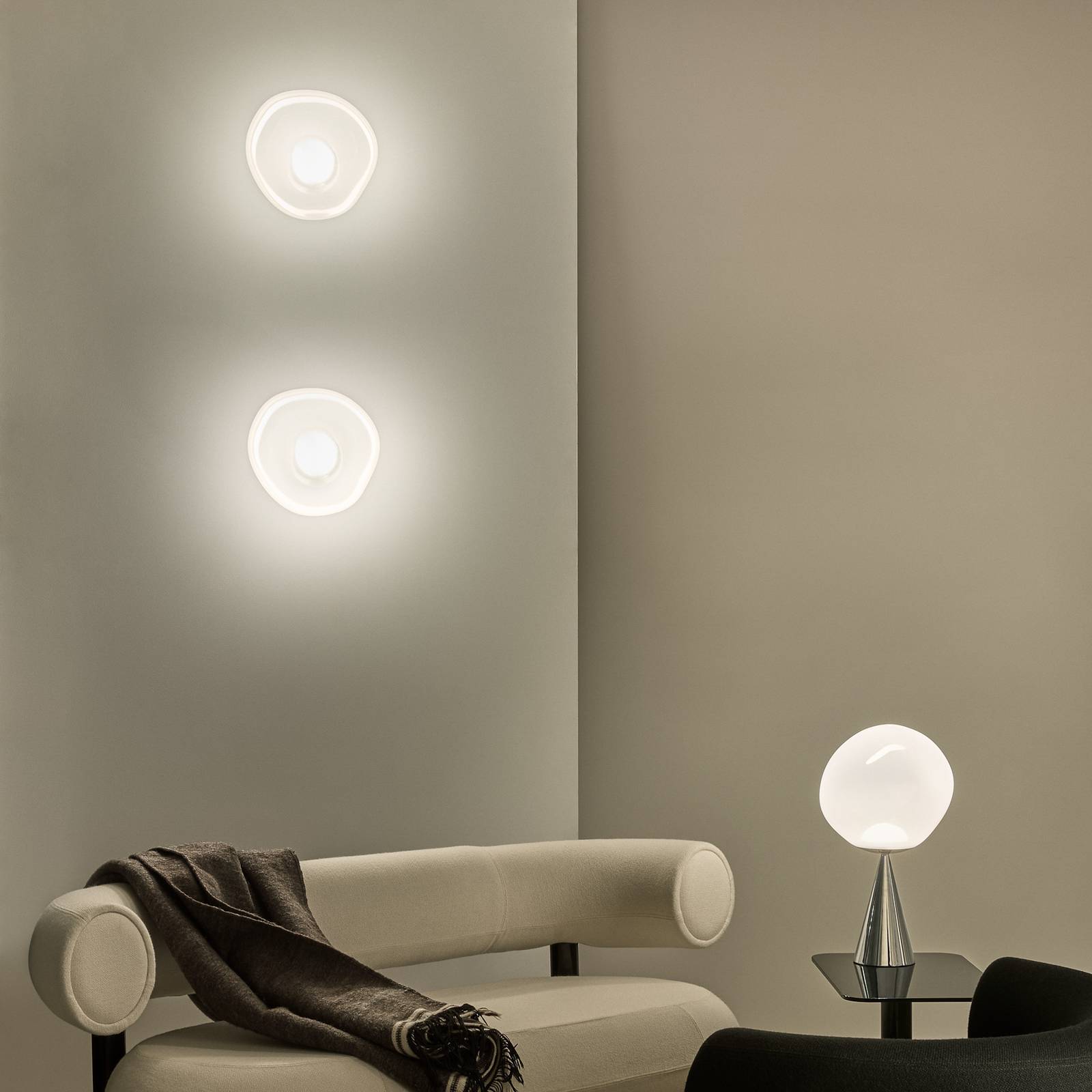 Levně Tom Dixon Tom Dixon LED nástěnné světlo Melt, Ø 29 cm, opálová/chromová