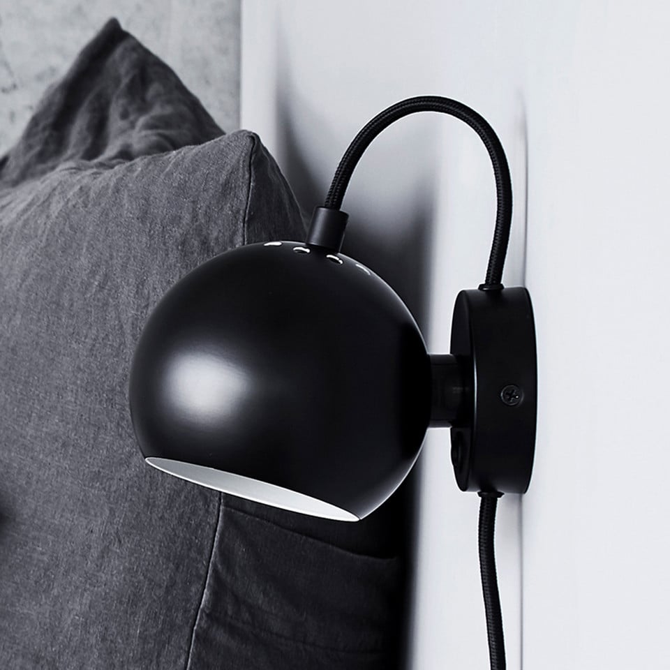 Frandsen Ball Vägglampa, svart från Frandsen