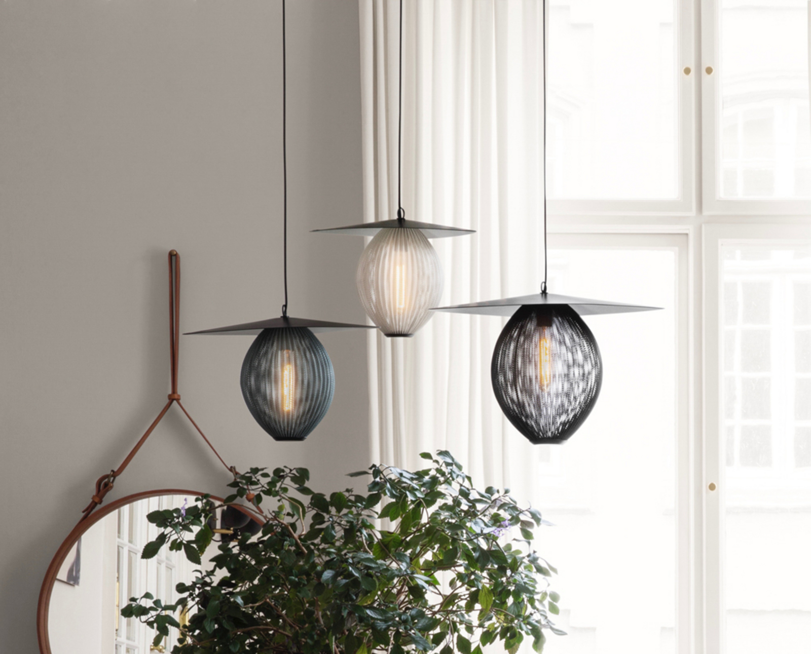 Satellite Pendant M Midnight Black - GUBI