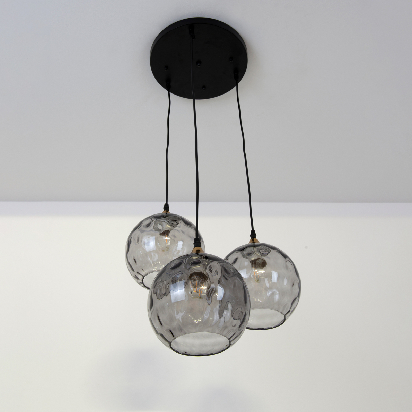 Hanglamp Milano, drie kappen van rookglas