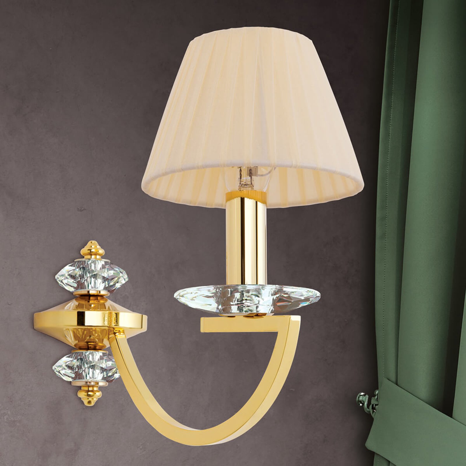 Avala wall lamp, solid brass