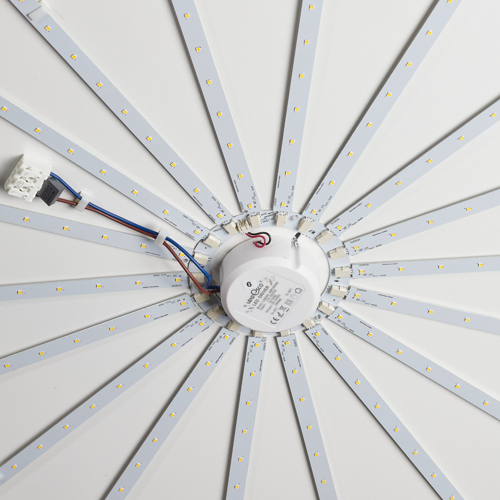 LED stropná lampa Luno s chintzovým tienidlom