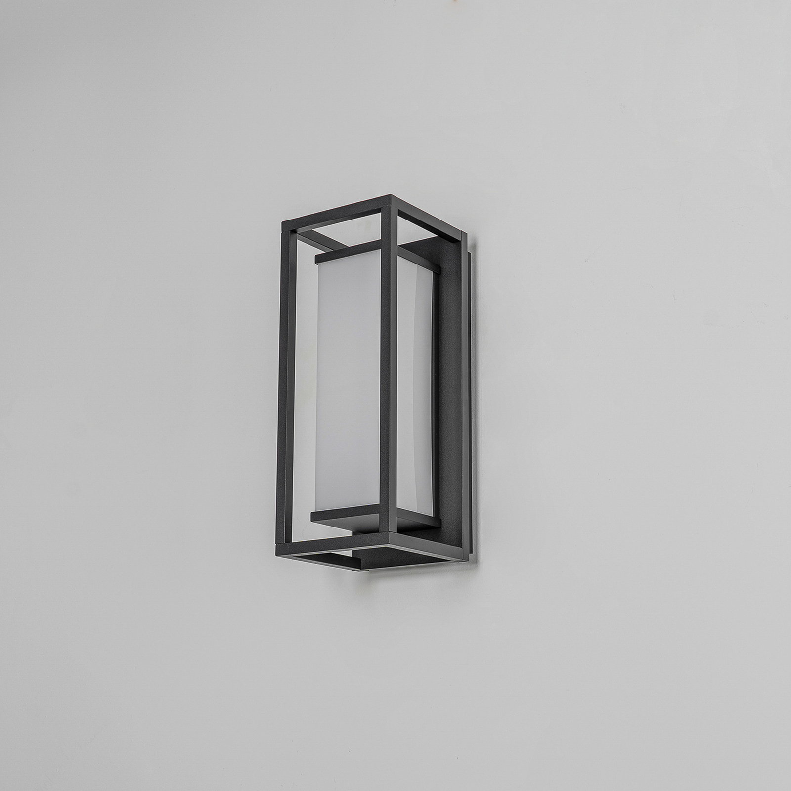 Lucande Banetti utendørs LED-vegglampe, 35 cm
