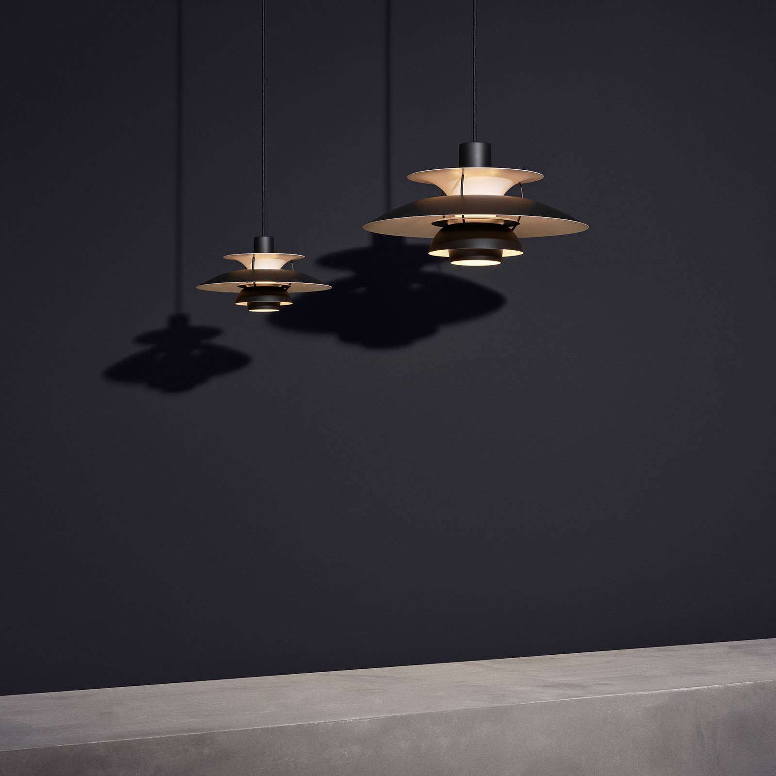 Louis Poulsen PH 5 lampa wisząca monochrom czarna
