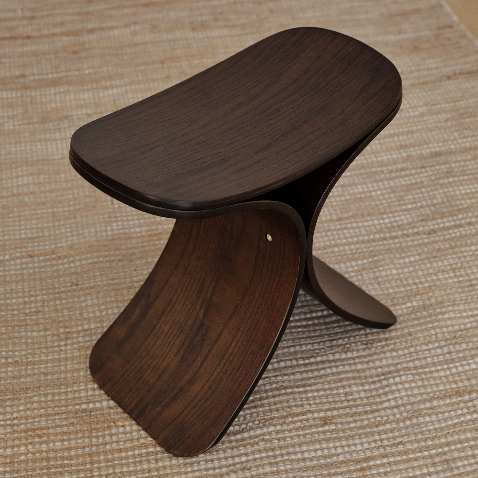 Taboret Luno, ciemne drewno, wysokość 45 cm, dąb – GEJST Taboret Luno, ciemne drewno, wysokość 45 cm, dąb – GEJST