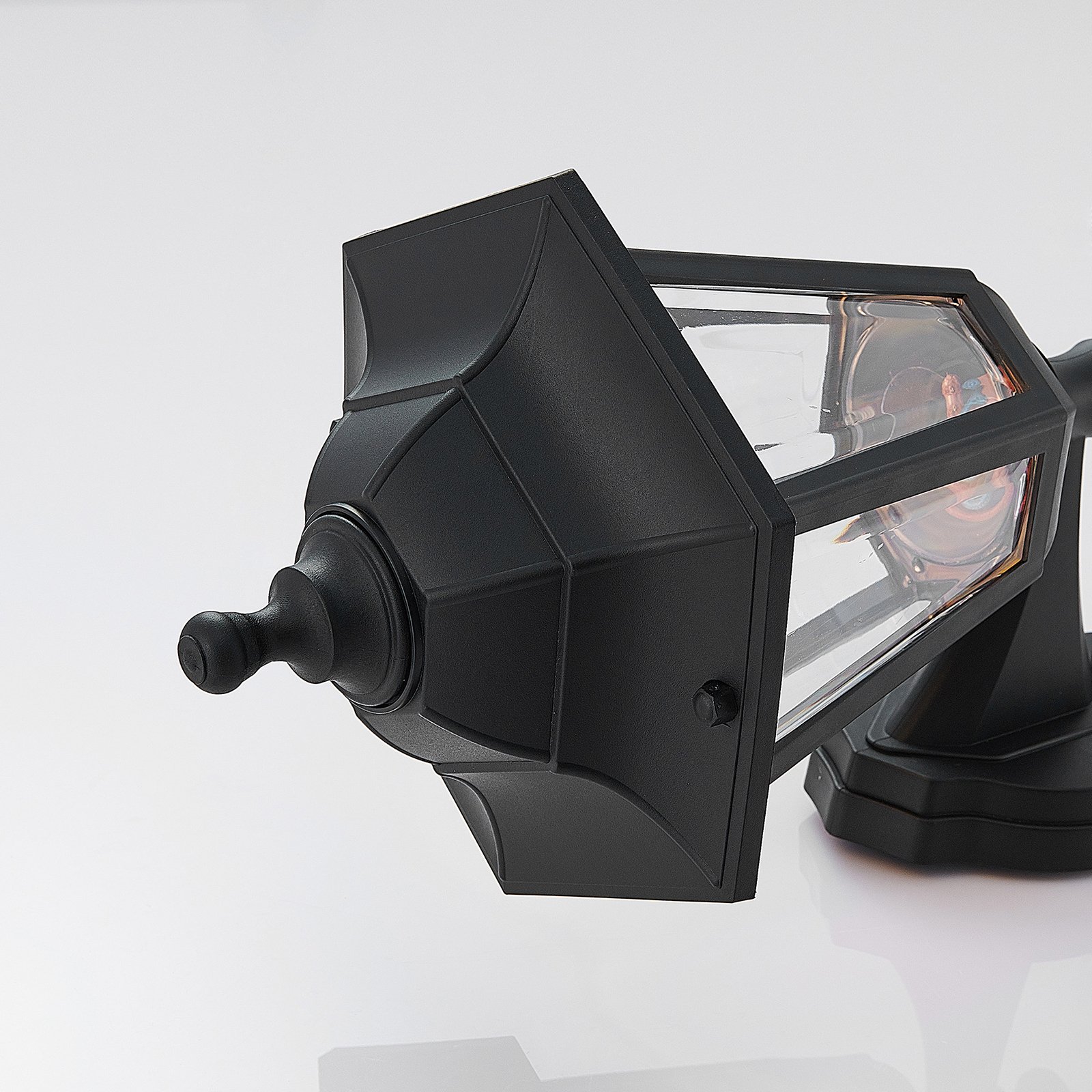 Iavo LED Buiten Wandlamp w/Sensor Black/Clear - Lindby