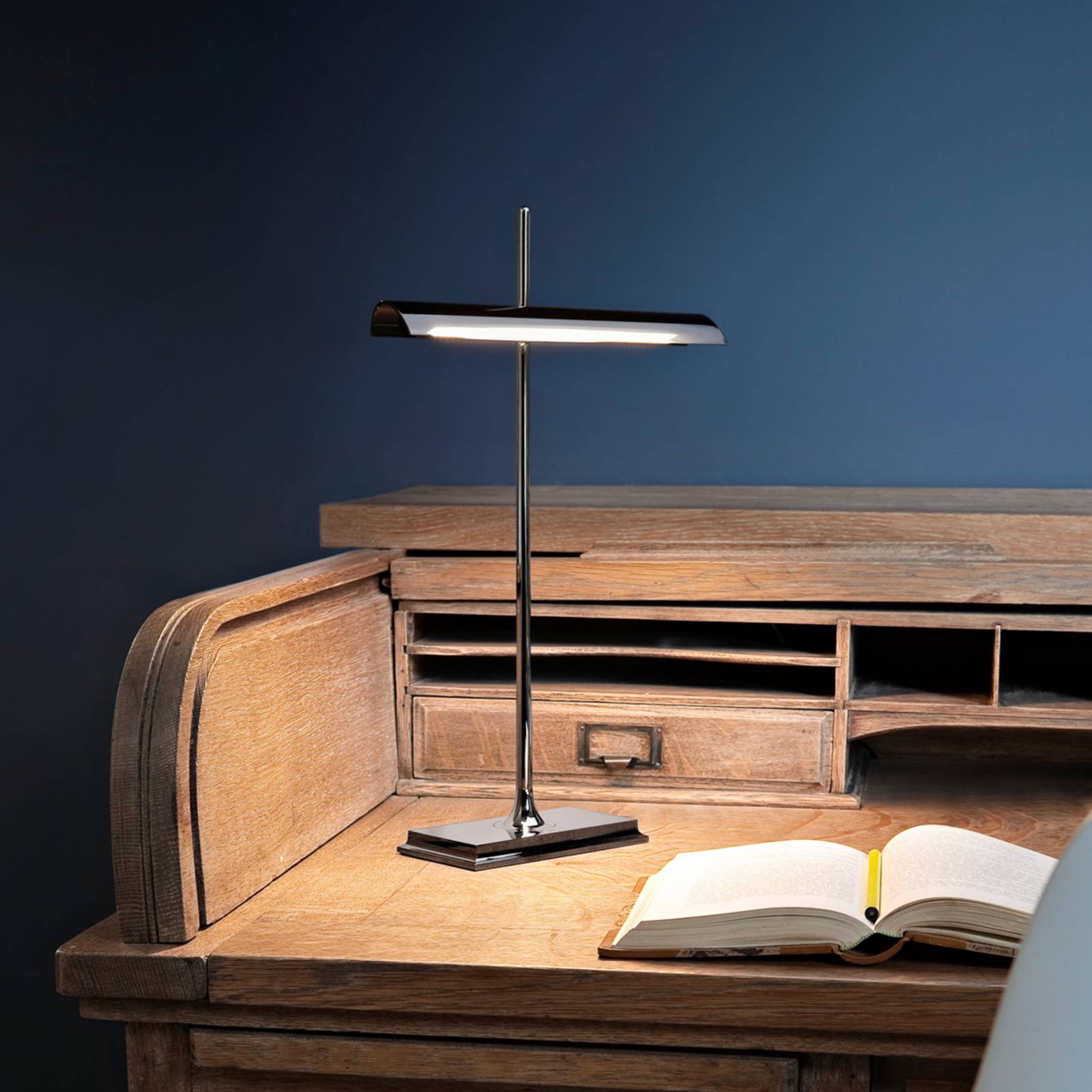 FLOS Goldman - lampa stołowa z USB, szary dym