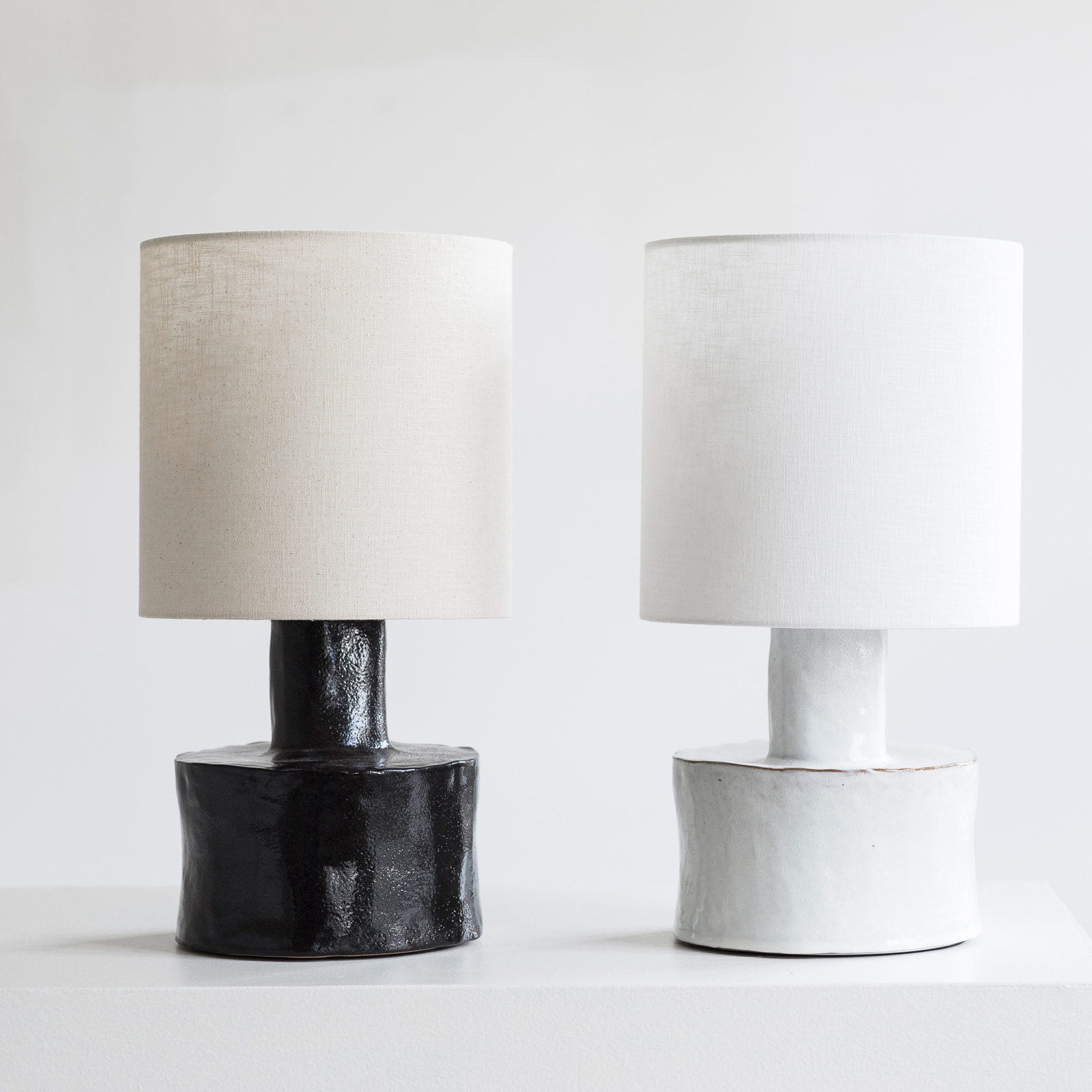 BLACK-BEIGE CATHERINE bordlampe, stentøj, tekstil, højde 47 cm, E27 – Serax BLACK-BEIGE CATHERINE bordlampe, stentøj, tekstil, højde 47 cm, E27 – Serax